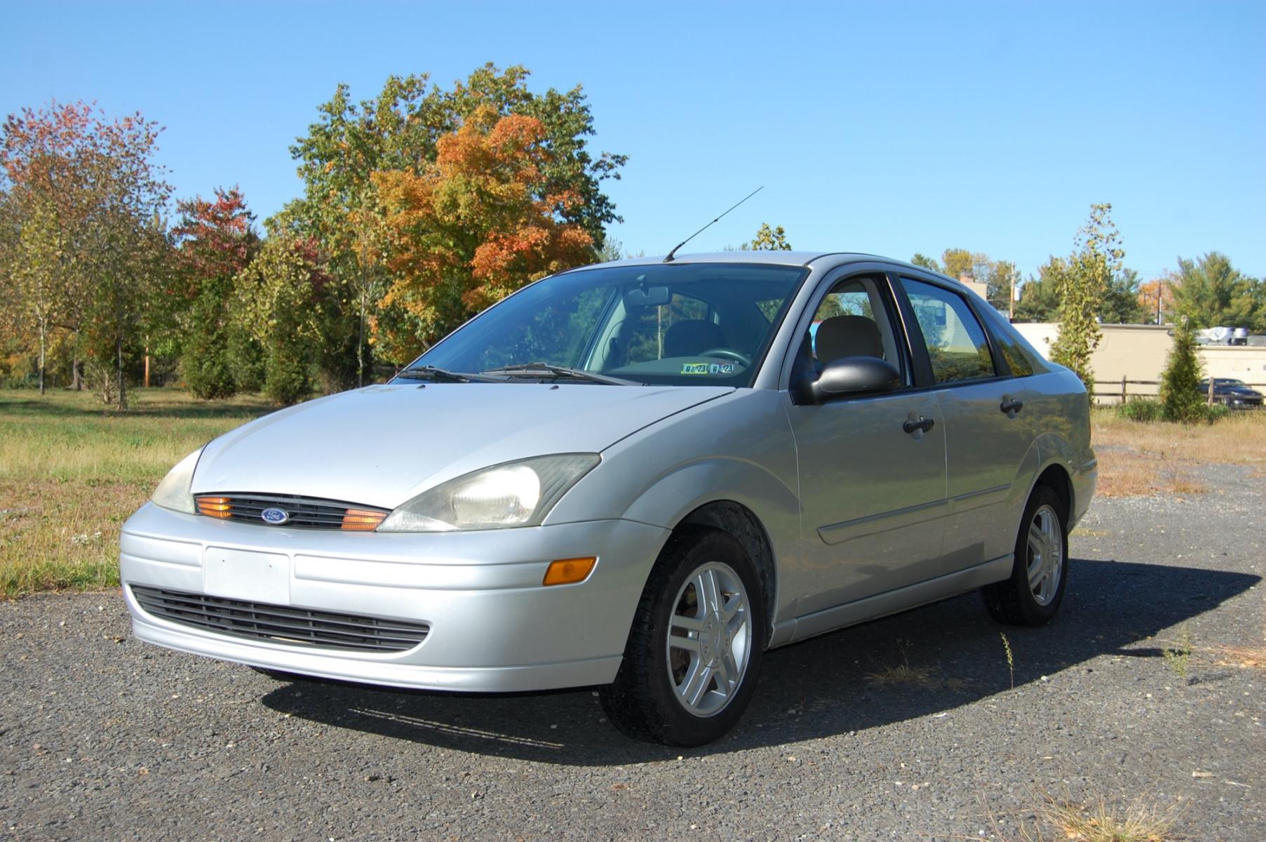 2003 Silver /Gray Cloth Ford Focus SE (1FAFP34P63W) with an 2.0L L4 SOHC 8V engine, Automatic transmission, located at 6528 Lower York Road, New Hope, PA, 18938, (215) 862-9555, 40.358707, -74.977882 - Photo #0