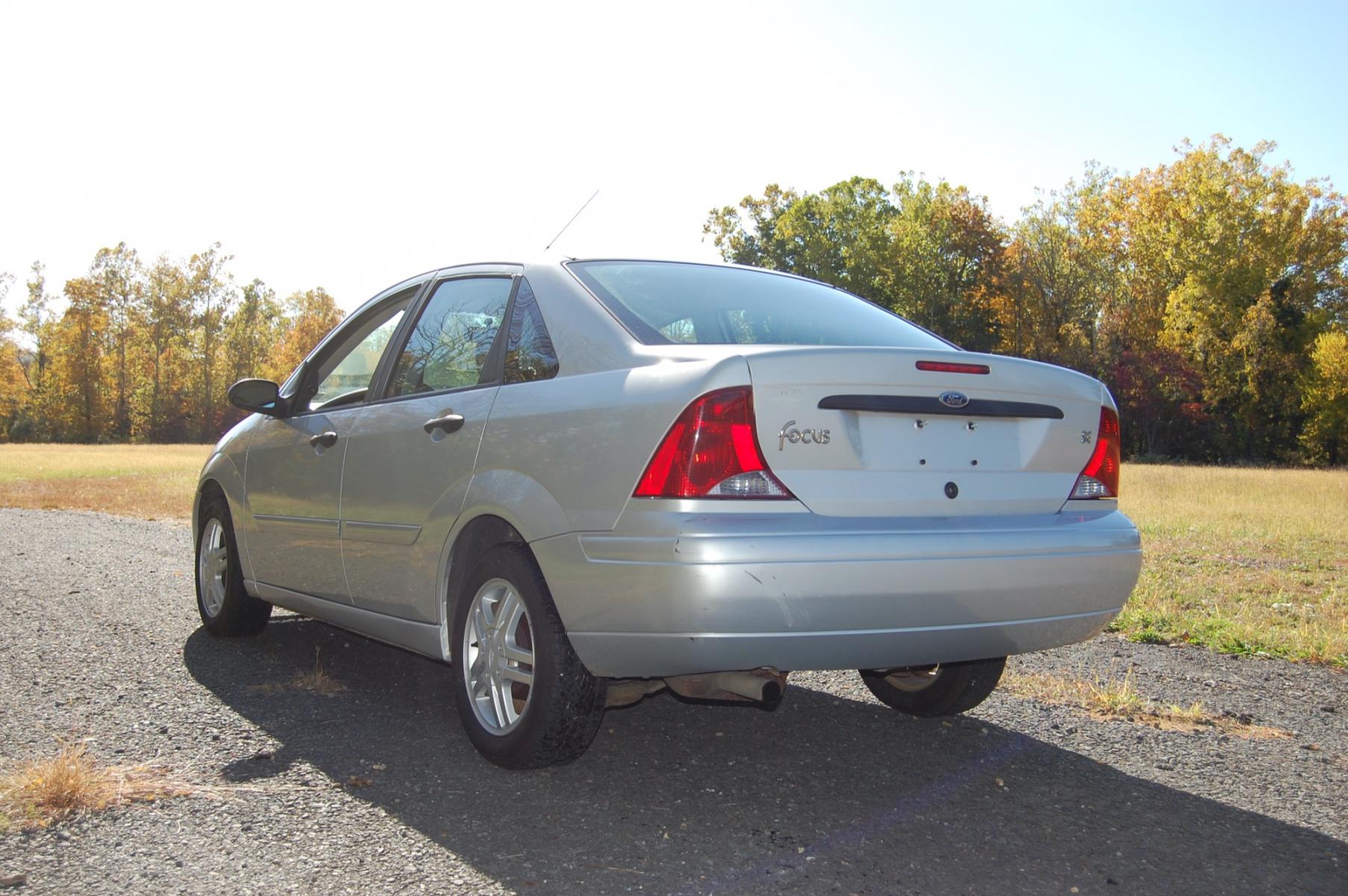 2003 Silver /Gray Cloth Ford Focus SE (1FAFP34P63W) with an 2.0L L4 SOHC 8V engine, Automatic transmission, located at 6528 Lower York Road, New Hope, PA, 18938, (215) 862-9555, 40.358707, -74.977882 - Photo #2