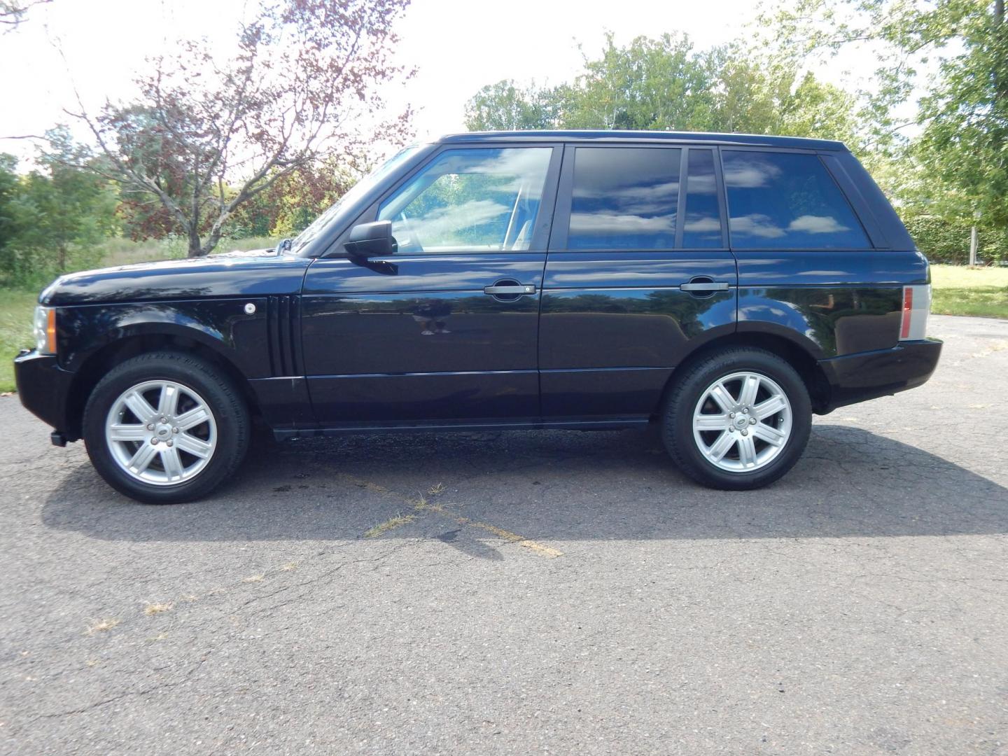 2008 Black /Tan Leather Land Rover Range Rover HSE (SALME15418A) with an V8, 4.4L engine, 5 Speed Automatic transmission, located at 6528 Lower York Road, New Hope, PA, 18938, (215) 862-9555, 40.358707, -74.977882 - Here is a very, very clean, properly serviced 4WD 2008 Range Rover HSE, 4.4 Liter V8 engine, auto trans, tilt wheel, wood trim, cruise control, dual heated power seats, factory Navigation, moonroof, power windows, locks and mirrors, keyless entry system, adjustable air suspension, heated steering wh - Photo#1