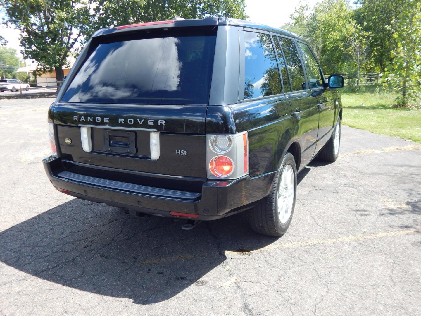 2008 Black /Tan Leather Land Rover Range Rover HSE (SALME15418A) with an V8, 4.4L engine, 5 Speed Automatic transmission, located at 6528 Lower York Road, New Hope, PA, 18938, (215) 862-9555, 40.358707, -74.977882 - Here is a very, very clean, properly serviced 4WD 2008 Range Rover HSE, 4.4 Liter V8 engine, auto trans, tilt wheel, wood trim, cruise control, dual heated power seats, factory Navigation, moonroof, power windows, locks and mirrors, keyless entry system, adjustable air suspension, heated steering wh - Photo#4