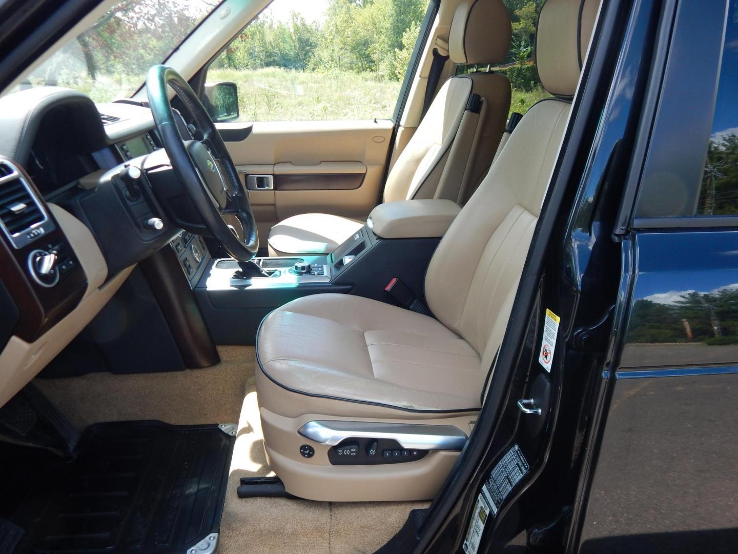 2008 Black /Tan Leather Land Rover Range Rover HSE (SALME15418A) with an V8, 4.4L engine, 5 Speed Automatic transmission, located at 6528 Lower York Road, New Hope, PA, 18938, (215) 862-9555, 40.358707, -74.977882 - Here is a very, very clean, properly serviced 4WD 2008 Range Rover HSE, 4.4 Liter V8 engine, auto trans, tilt wheel, wood trim, cruise control, dual heated power seats, factory Navigation, moonroof, power windows, locks and mirrors, keyless entry system, adjustable air suspension, heated steering wh - Photo#11