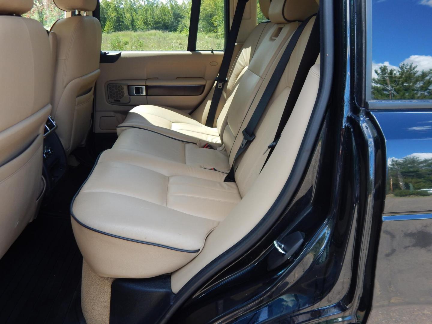 2008 Black /Tan Leather Land Rover Range Rover HSE (SALME15418A) with an V8, 4.4L engine, 5 Speed Automatic transmission, located at 6528 Lower York Road, New Hope, PA, 18938, (215) 862-9555, 40.358707, -74.977882 - Here is a very, very clean, properly serviced 4WD 2008 Range Rover HSE, 4.4 Liter V8 engine, auto trans, tilt wheel, wood trim, cruise control, dual heated power seats, factory Navigation, moonroof, power windows, locks and mirrors, keyless entry system, adjustable air suspension, heated steering wh - Photo#12