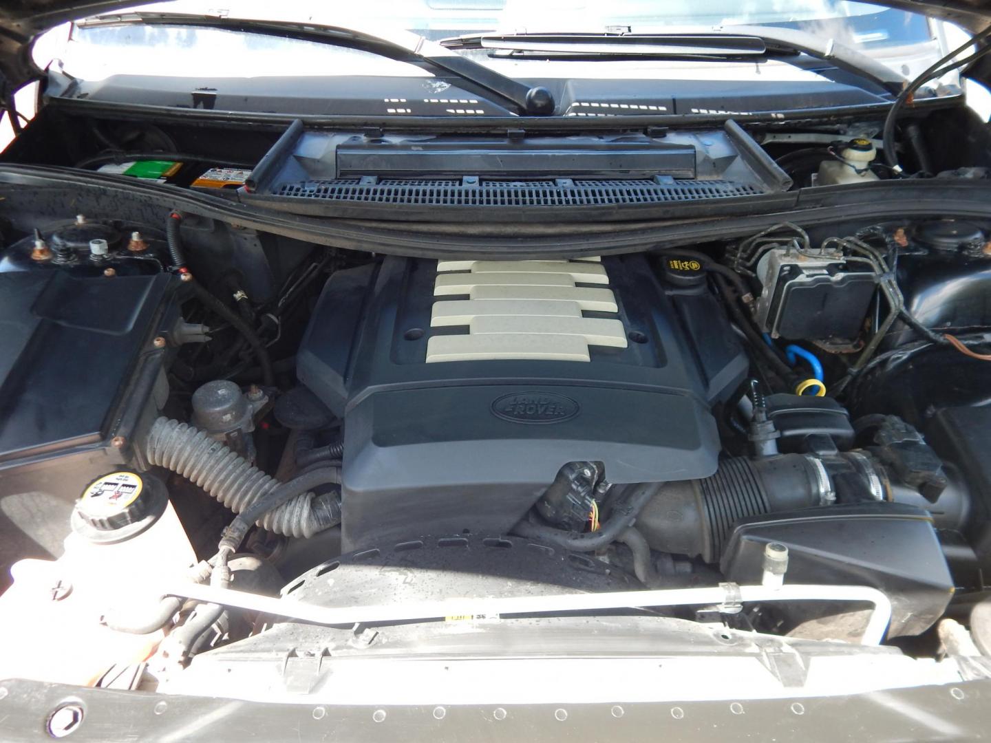 2008 Black /Tan Leather Land Rover Range Rover HSE (SALME15418A) with an V8, 4.4L engine, 5 Speed Automatic transmission, located at 6528 Lower York Road, New Hope, PA, 18938, (215) 862-9555, 40.358707, -74.977882 - Here is a very, very clean, properly serviced 4WD 2008 Range Rover HSE, 4.4 Liter V8 engine, auto trans, tilt wheel, wood trim, cruise control, dual heated power seats, factory Navigation, moonroof, power windows, locks and mirrors, keyless entry system, adjustable air suspension, heated steering wh - Photo#21