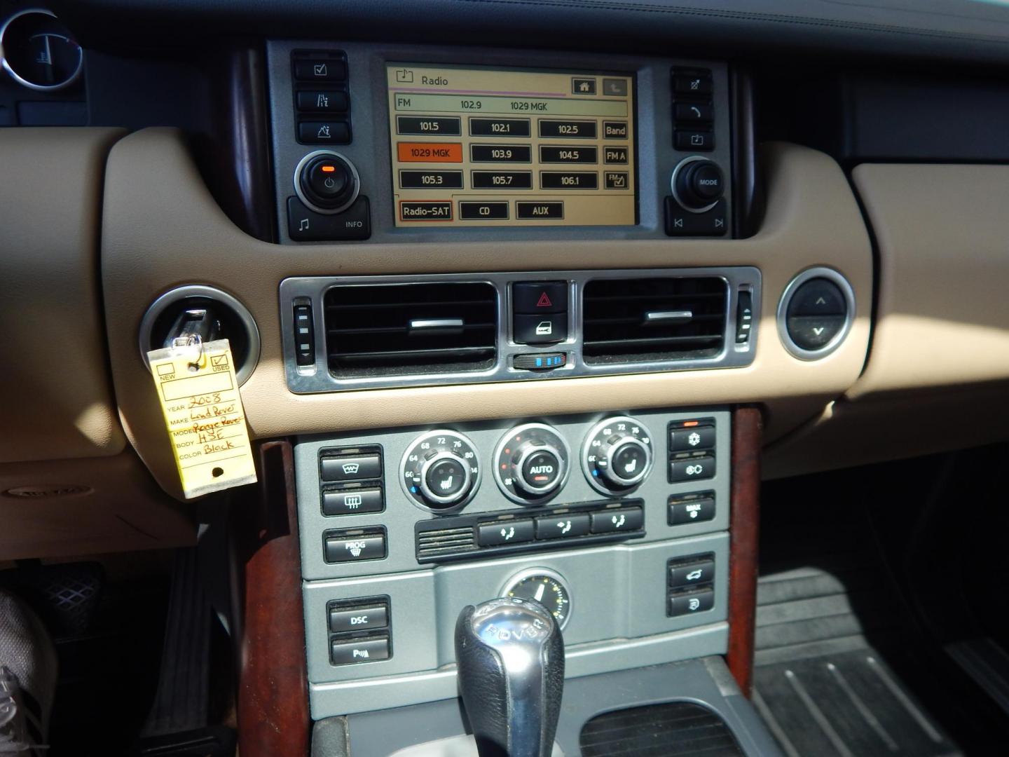 2008 Black /Tan Leather Land Rover Range Rover HSE (SALME15418A) with an V8, 4.4L engine, 5 Speed Automatic transmission, located at 6528 Lower York Road, New Hope, PA, 18938, (215) 862-9555, 40.358707, -74.977882 - Here is a very, very clean, properly serviced 4WD 2008 Range Rover HSE, 4.4 Liter V8 engine, auto trans, tilt wheel, wood trim, cruise control, dual heated power seats, factory Navigation, moonroof, power windows, locks and mirrors, keyless entry system, adjustable air suspension, heated steering wh - Photo#28