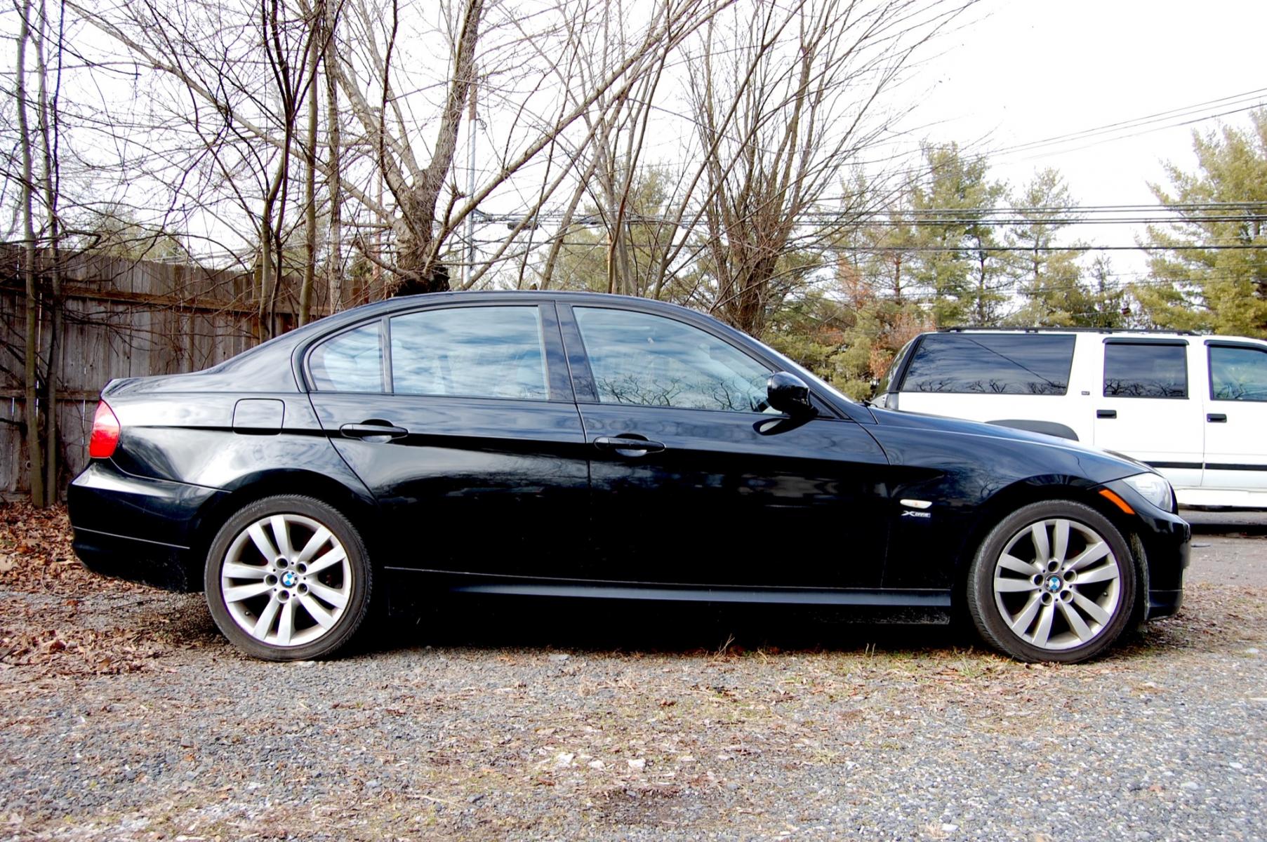 2011 Black /Black Leather BMW 3-Series 335i xDrive Sport (WBAPL5C58BA) with an 3.0L L6 DOHC 24V engine, 6-Speed Manual transmission, located at 6528 Lower York Road, New Hope, PA, 18938, (215) 862-9555, 40.358707, -74.977882 - Here is a really nice 2011 BMW 335i X-Drive Sport sedan with a 3.0L Twin Turbo engine, 6-Speed Manual transmission, and a black leather interior with wood trim. This 2011 BMW 335i X-Drive has keyless entry, push button start, power locks/windows/mirrors, power moon roof, dual climate control, power - Photo #4
