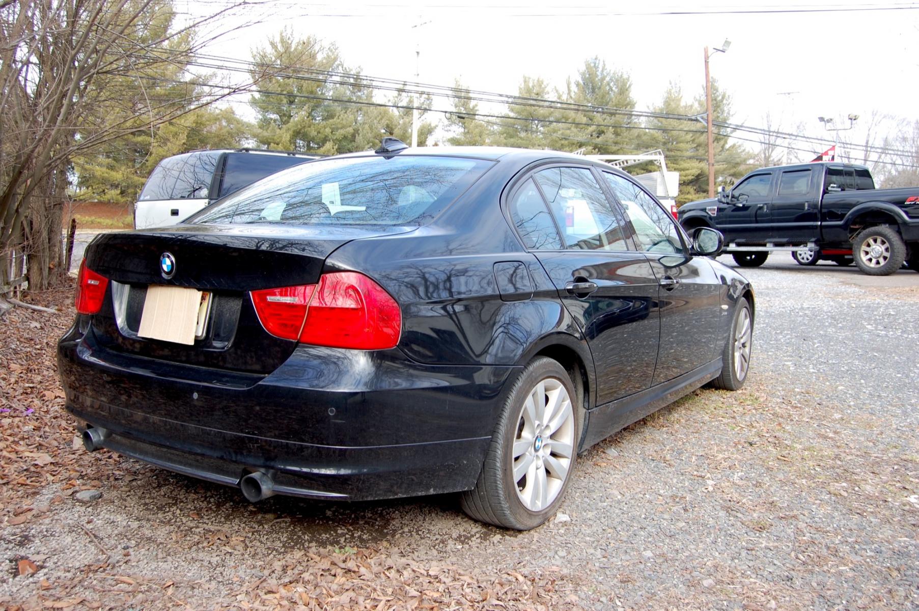 2011 Black /Black Leather BMW 3-Series 335i xDrive Sport (WBAPL5C58BA) with an 3.0L L6 DOHC 24V engine, 6-Speed Manual transmission, located at 6528 Lower York Road, New Hope, PA, 18938, (215) 862-9555, 40.358707, -74.977882 - Here is a really nice 2011 BMW 335i X-Drive Sport sedan with a 3.0L Twin Turbo engine, 6-Speed Manual transmission, and a black leather interior with wood trim. This 2011 BMW 335i X-Drive has keyless entry, push button start, power locks/windows/mirrors, power moon roof, dual climate control, power - Photo #5