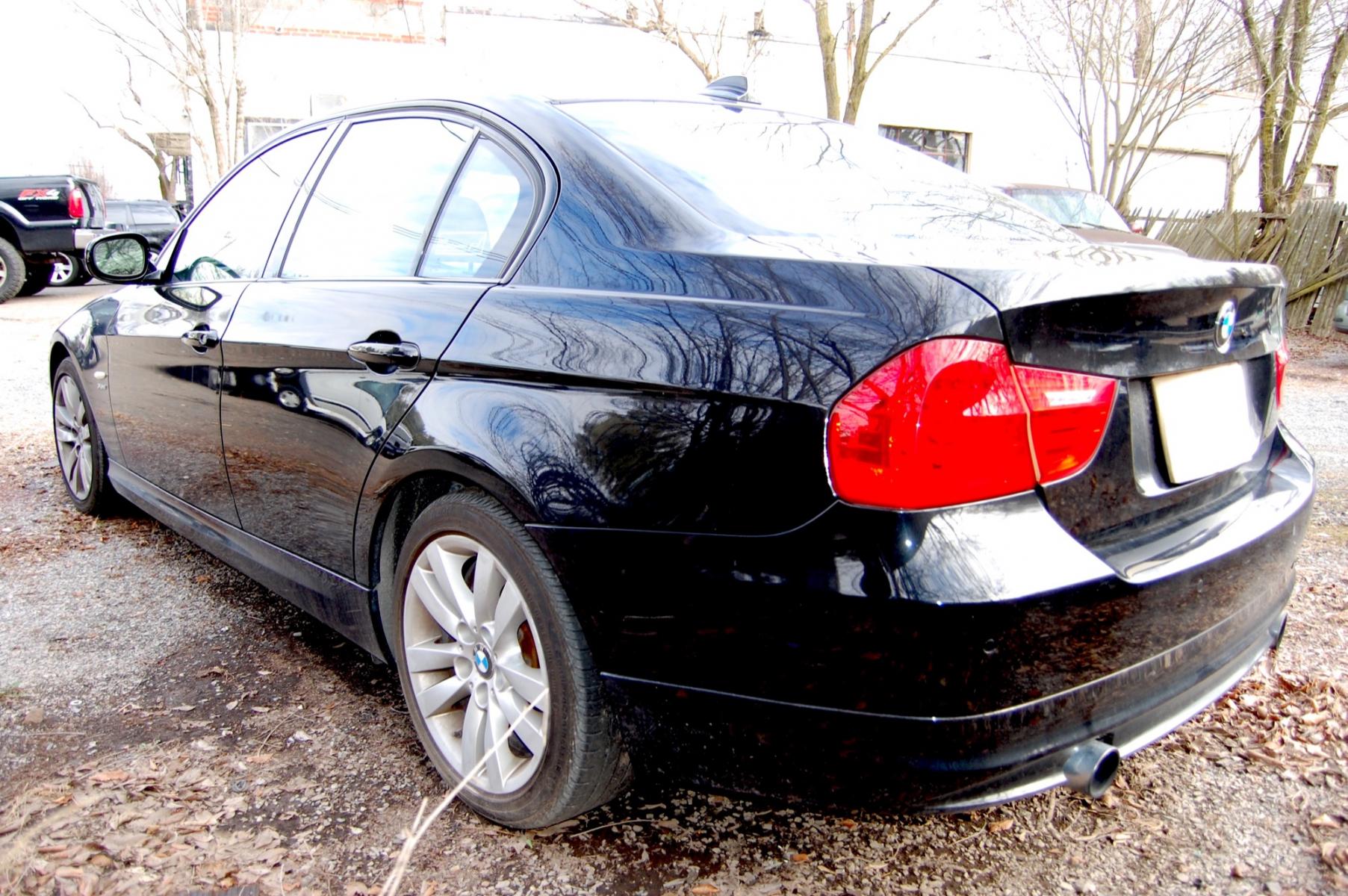 2011 Black /Black Leather BMW 3-Series 335i xDrive Sport (WBAPL5C58BA) with an 3.0L L6 DOHC 24V engine, 6-Speed Manual transmission, located at 6528 Lower York Road, New Hope, PA, 18938, (215) 862-9555, 40.358707, -74.977882 - Here is a really nice 2011 BMW 335i X-Drive Sport sedan with a 3.0L Twin Turbo engine, 6-Speed Manual transmission, and a black leather interior with wood trim. This 2011 BMW 335i X-Drive has keyless entry, push button start, power locks/windows/mirrors, power moon roof, dual climate control, power - Photo #7