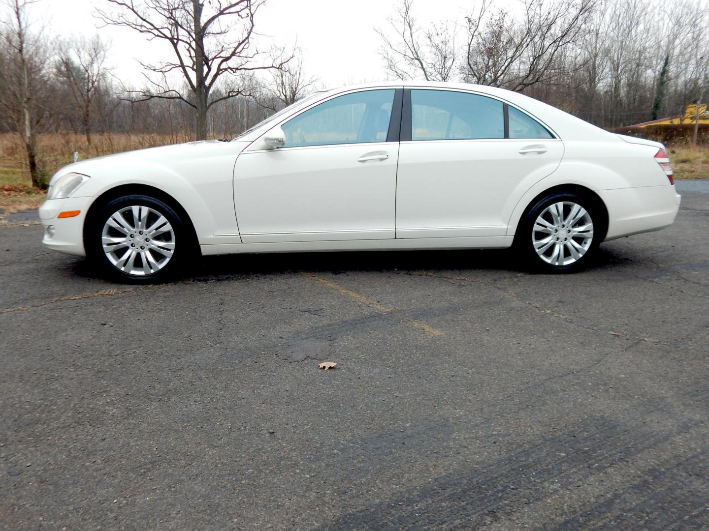2008 White /Gray Leather Mercedes-Benz S-Class 4MATIC (WDDNG86X78A) with an 5.5L V8 DOHC 32V engine, 7-Speed Automatic Overdrive transmission, located at 6528 Lower York Road, New Hope, PA, 18938, (215) 862-9555, 40.358707, -74.977882 - Here for sale is a beautiful 2008 Mercedes-Benz S550 4MATIC. Under the hood is a powerful 5.5L V8 which puts power to the AWD system via a smooth shifting automatic transmission. Interior features include; Gray leather upholstery, tilt steering wheel, cruise control, power windows, power locks, po - Photo#1