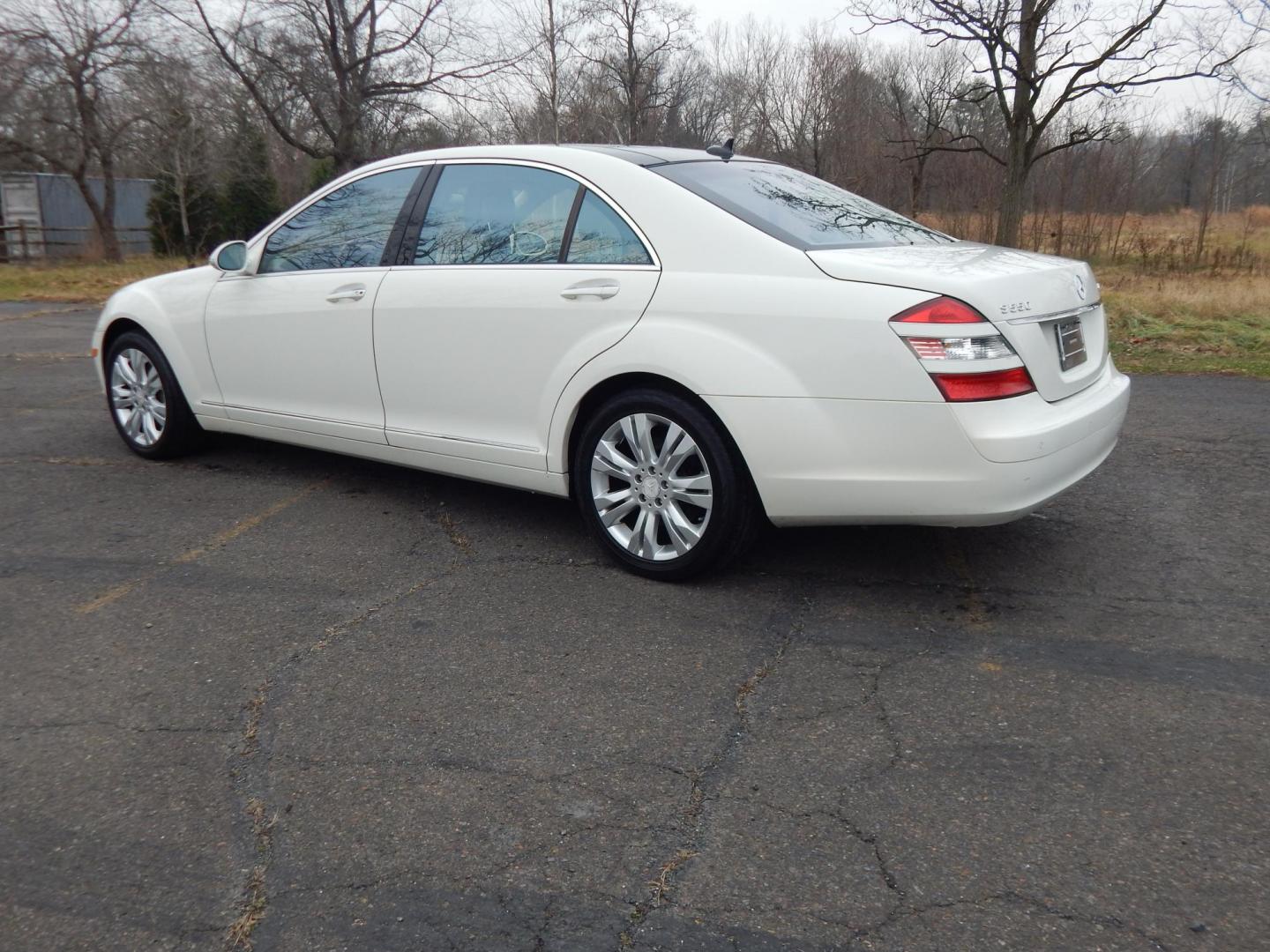 2008 White /Gray Leather Mercedes-Benz S-Class 4MATIC (WDDNG86X78A) with an 5.5L V8 DOHC 32V engine, 7-Speed Automatic Overdrive transmission, located at 6528 Lower York Road, New Hope, PA, 18938, (215) 862-9555, 40.358707, -74.977882 - Here for sale is a beautiful 2008 Mercedes-Benz S550 4MATIC. Under the hood is a powerful 5.5L V8 which puts power to the AWD system via a smooth shifting automatic transmission. Interior features include; Gray leather upholstery, tilt steering wheel, cruise control, power windows, power locks, po - Photo#2