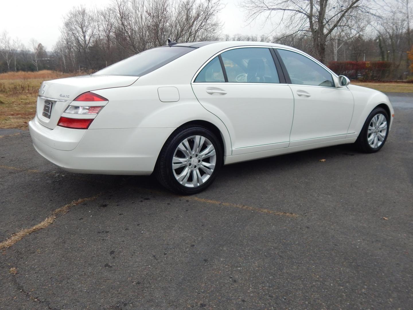 2008 White /Gray Leather Mercedes-Benz S-Class 4MATIC (WDDNG86X78A) with an 5.5L V8 DOHC 32V engine, 7-Speed Automatic Overdrive transmission, located at 6528 Lower York Road, New Hope, PA, 18938, (215) 862-9555, 40.358707, -74.977882 - Here for sale is a beautiful 2008 Mercedes-Benz S550 4MATIC. Under the hood is a powerful 5.5L V8 which puts power to the AWD system via a smooth shifting automatic transmission. Interior features include; Gray leather upholstery, tilt steering wheel, cruise control, power windows, power locks, po - Photo#5