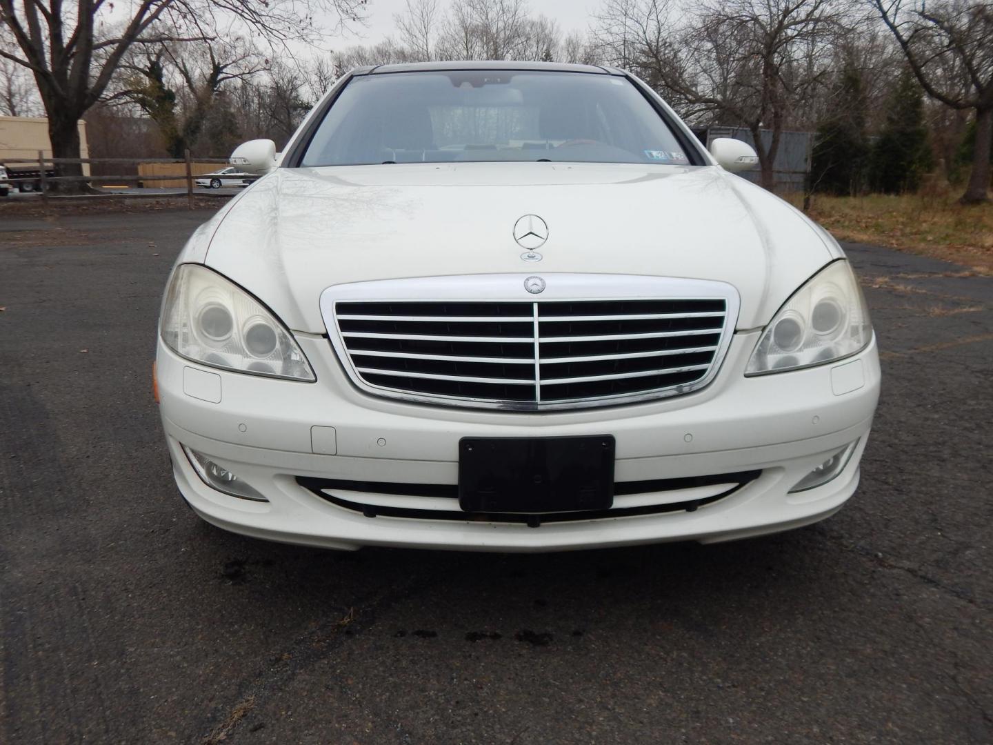 2008 White /Gray Leather Mercedes-Benz S-Class 4MATIC (WDDNG86X78A) with an 5.5L V8 DOHC 32V engine, 7-Speed Automatic Overdrive transmission, located at 6528 Lower York Road, New Hope, PA, 18938, (215) 862-9555, 40.358707, -74.977882 - Here for sale is a beautiful 2008 Mercedes-Benz S550 4MATIC. Under the hood is a powerful 5.5L V8 which puts power to the AWD system via a smooth shifting automatic transmission. Interior features include; Gray leather upholstery, tilt steering wheel, cruise control, power windows, power locks, po - Photo#6