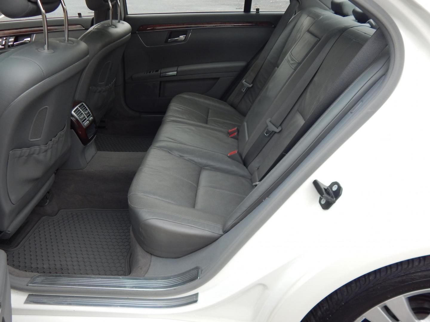 2008 White /Gray Leather Mercedes-Benz S-Class 4MATIC (WDDNG86X78A) with an 5.5L V8 DOHC 32V engine, 7-Speed Automatic Overdrive transmission, located at 6528 Lower York Road, New Hope, PA, 18938, (215) 862-9555, 40.358707, -74.977882 - Here for sale is a beautiful 2008 Mercedes-Benz S550 4MATIC. Under the hood is a powerful 5.5L V8 which puts power to the AWD system via a smooth shifting automatic transmission. Interior features include; Gray leather upholstery, tilt steering wheel, cruise control, power windows, power locks, po - Photo#10