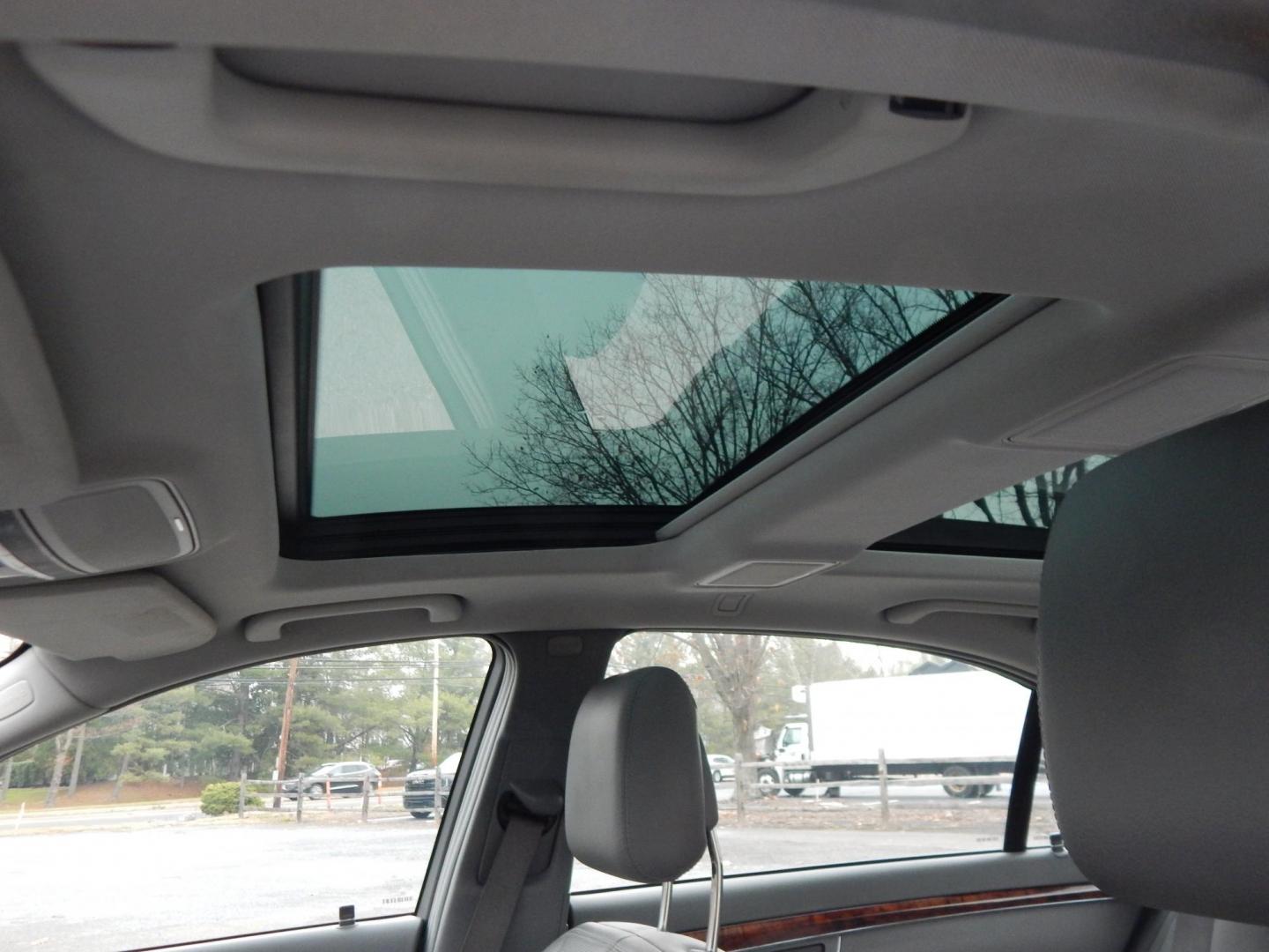 2008 White /Gray Leather Mercedes-Benz S-Class 4MATIC (WDDNG86X78A) with an 5.5L V8 DOHC 32V engine, 7-Speed Automatic Overdrive transmission, located at 6528 Lower York Road, New Hope, PA, 18938, (215) 862-9555, 40.358707, -74.977882 - Here for sale is a beautiful 2008 Mercedes-Benz S550 4MATIC. Under the hood is a powerful 5.5L V8 which puts power to the AWD system via a smooth shifting automatic transmission. Interior features include; Gray leather upholstery, tilt steering wheel, cruise control, power windows, power locks, po - Photo#13