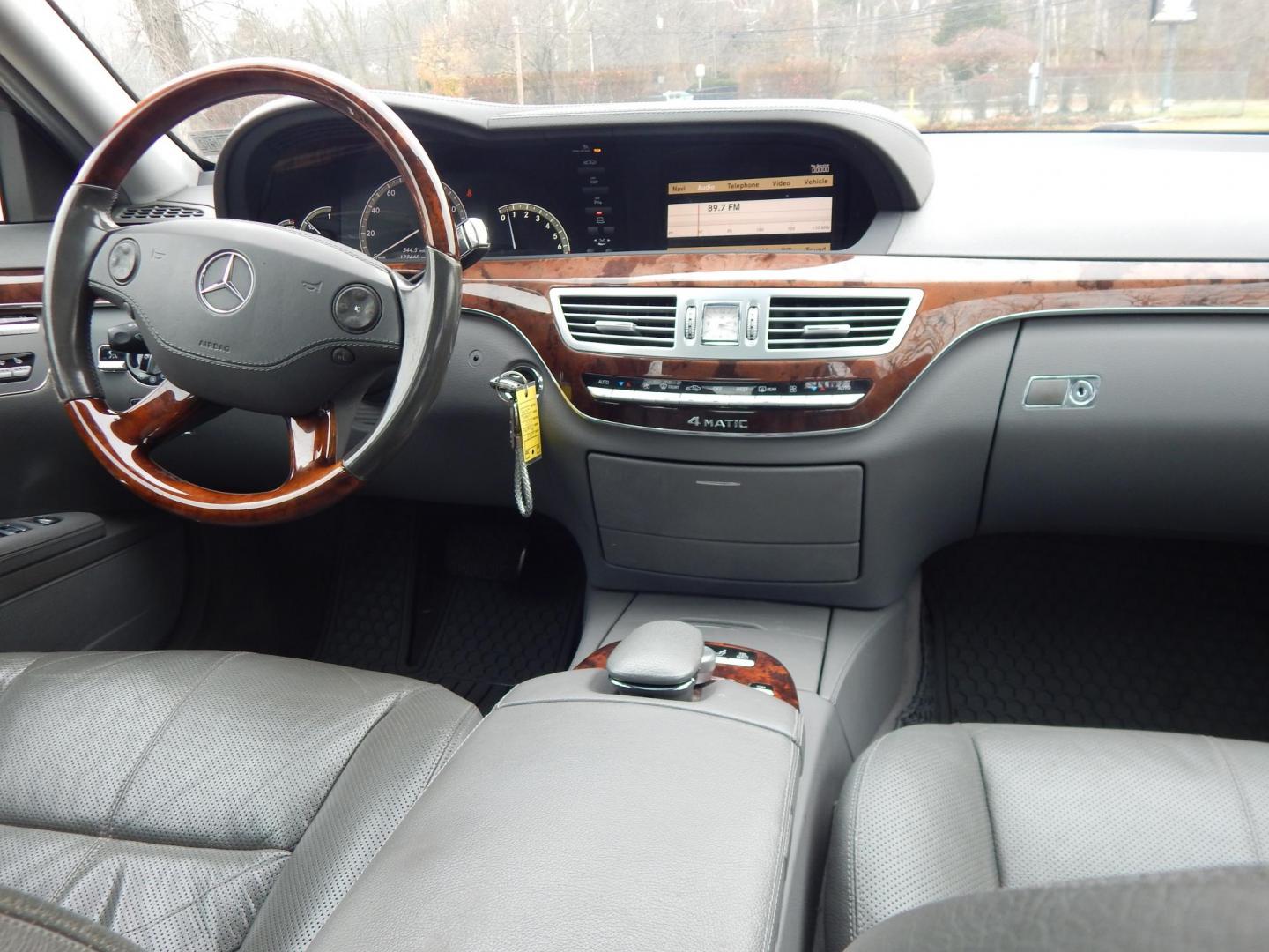 2008 White /Gray Leather Mercedes-Benz S-Class 4MATIC (WDDNG86X78A) with an 5.5L V8 DOHC 32V engine, 7-Speed Automatic Overdrive transmission, located at 6528 Lower York Road, New Hope, PA, 18938, (215) 862-9555, 40.358707, -74.977882 - Here for sale is a beautiful 2008 Mercedes-Benz S550 4MATIC. Under the hood is a powerful 5.5L V8 which puts power to the AWD system via a smooth shifting automatic transmission. Interior features include; Gray leather upholstery, tilt steering wheel, cruise control, power windows, power locks, po - Photo#17