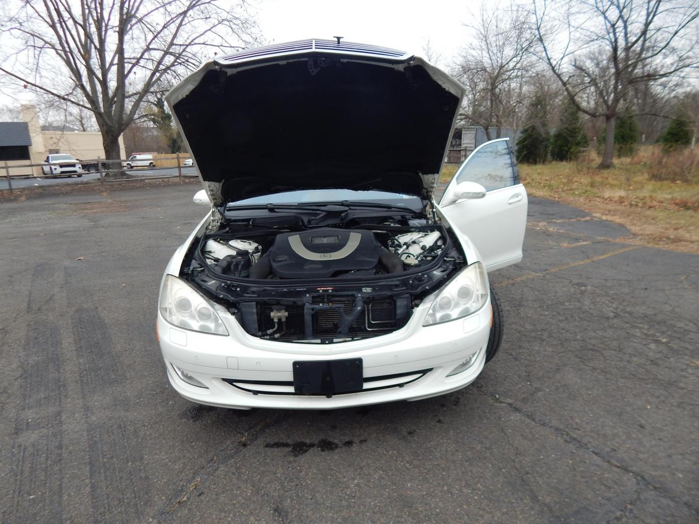 2008 White /Gray Leather Mercedes-Benz S-Class 4MATIC (WDDNG86X78A) with an 5.5L V8 DOHC 32V engine, 7-Speed Automatic Overdrive transmission, located at 6528 Lower York Road, New Hope, PA, 18938, (215) 862-9555, 40.358707, -74.977882 - Here for sale is a beautiful 2008 Mercedes-Benz S550 4MATIC. Under the hood is a powerful 5.5L V8 which puts power to the AWD system via a smooth shifting automatic transmission. Interior features include; Gray leather upholstery, tilt steering wheel, cruise control, power windows, power locks, po - Photo#20