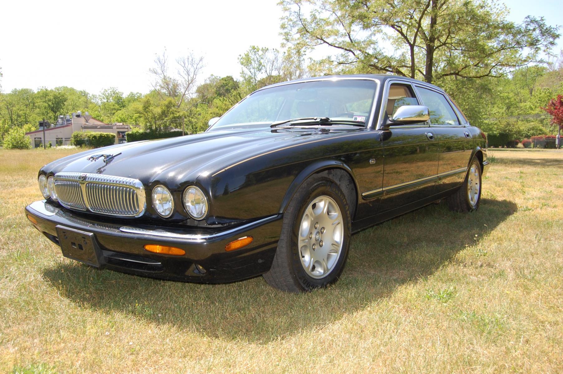 2001 Black /Tan Leather Jaguar XJ-Series Vanden Plas (SAJDA24C11L) with an 4.0L V8 DOHC 32V engine, 5-Speed Automatic Overdrive transmission, located at 6528 Lower York Road, New Hope, PA, 18938, (215) 862-9555, 40.358707, -74.977882 - 2001 Jaguar XJ-8 Vanden Plas.....4.0 Liter V8 engine runs smooth, auto trans shifts the same, tilt/cruise, power sunroof, dual heated power seats, tan leather interior with wood trim, cold AC/heat, rear parking sensors, power windows, mirrors, central locking system, 16" factory alloy wheels, dual - Photo #0