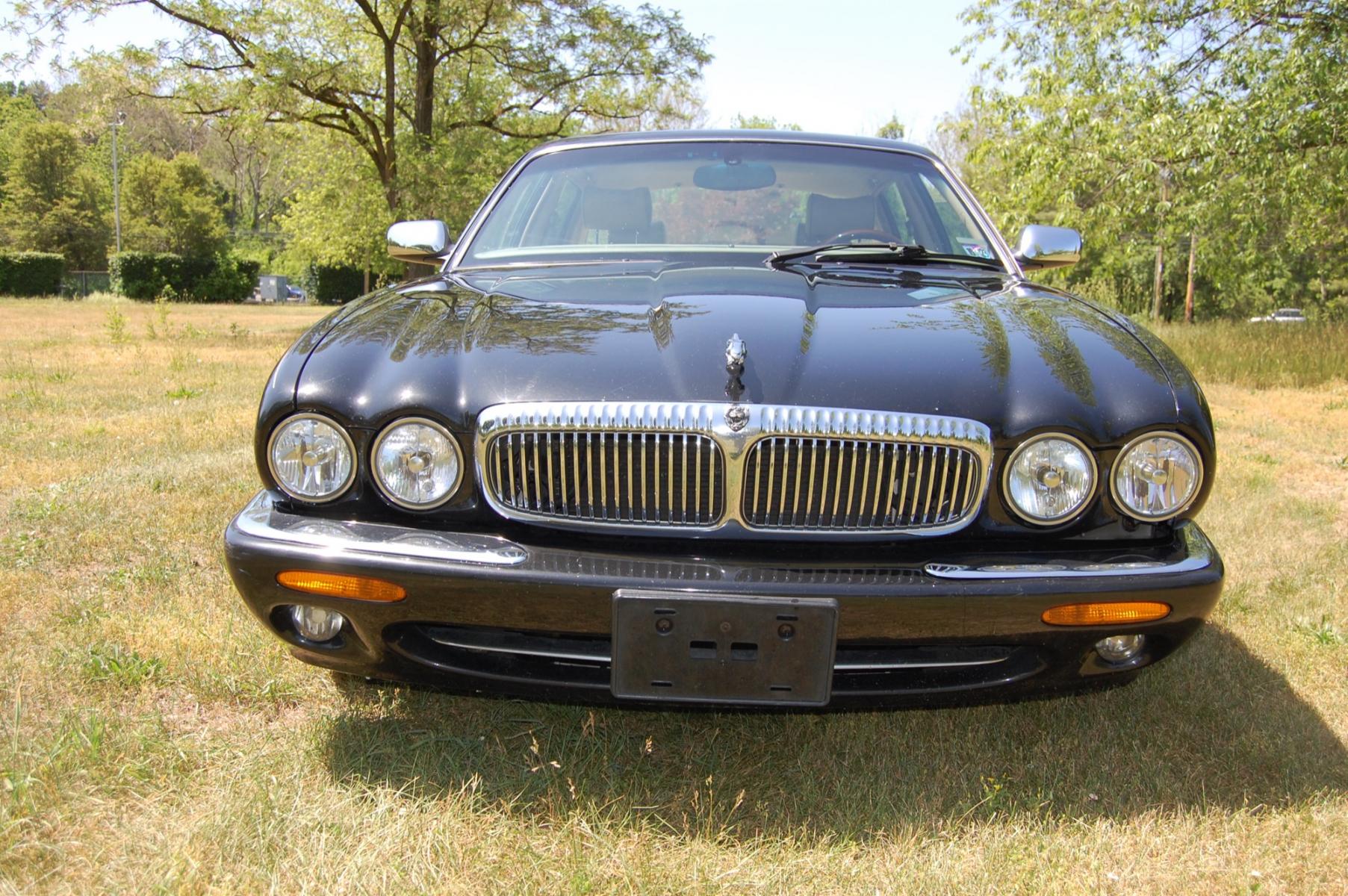 2001 Black /Tan Leather Jaguar XJ-Series Vanden Plas (SAJDA24C11L) with an 4.0L V8 DOHC 32V engine, 5-Speed Automatic Overdrive transmission, located at 6528 Lower York Road, New Hope, PA, 18938, (215) 862-9555, 40.358707, -74.977882 - 2001 Jaguar XJ-8 Vanden Plas.....4.0 Liter V8 engine runs smooth, auto trans shifts the same, tilt/cruise, power sunroof, dual heated power seats, tan leather interior with wood trim, cold AC/heat, rear parking sensors, power windows, mirrors, central locking system, 16" factory alloy wheels, dual - Photo #6