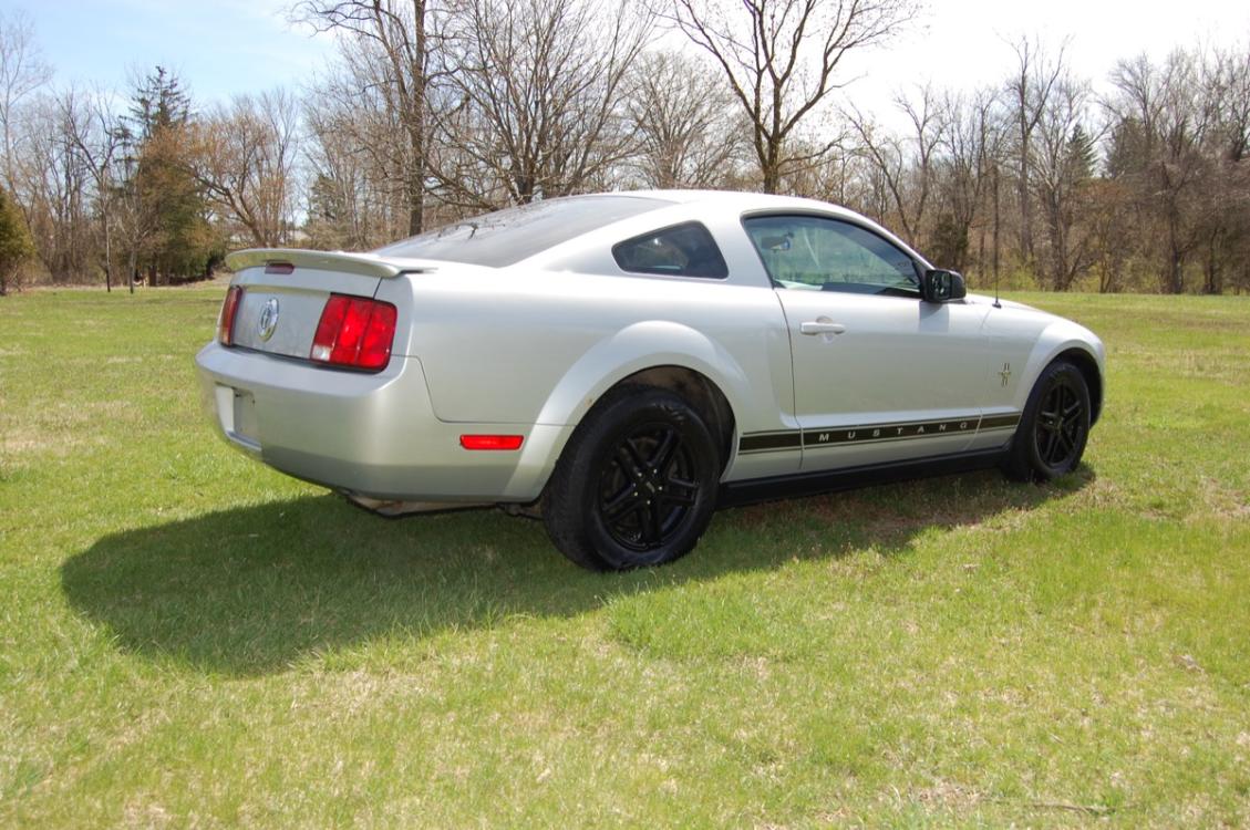 2007 Silver /Black Cloth Ford Mustang V6 Coupe (1ZVFT80N475) with an 4.0L V6 SOHC 12V engine, 5 speed manual transmission, located at 6528 Lower York Road, New Hope, PA, 18938, (215) 862-9555, 40.358707, -74.977882 - Photo #5