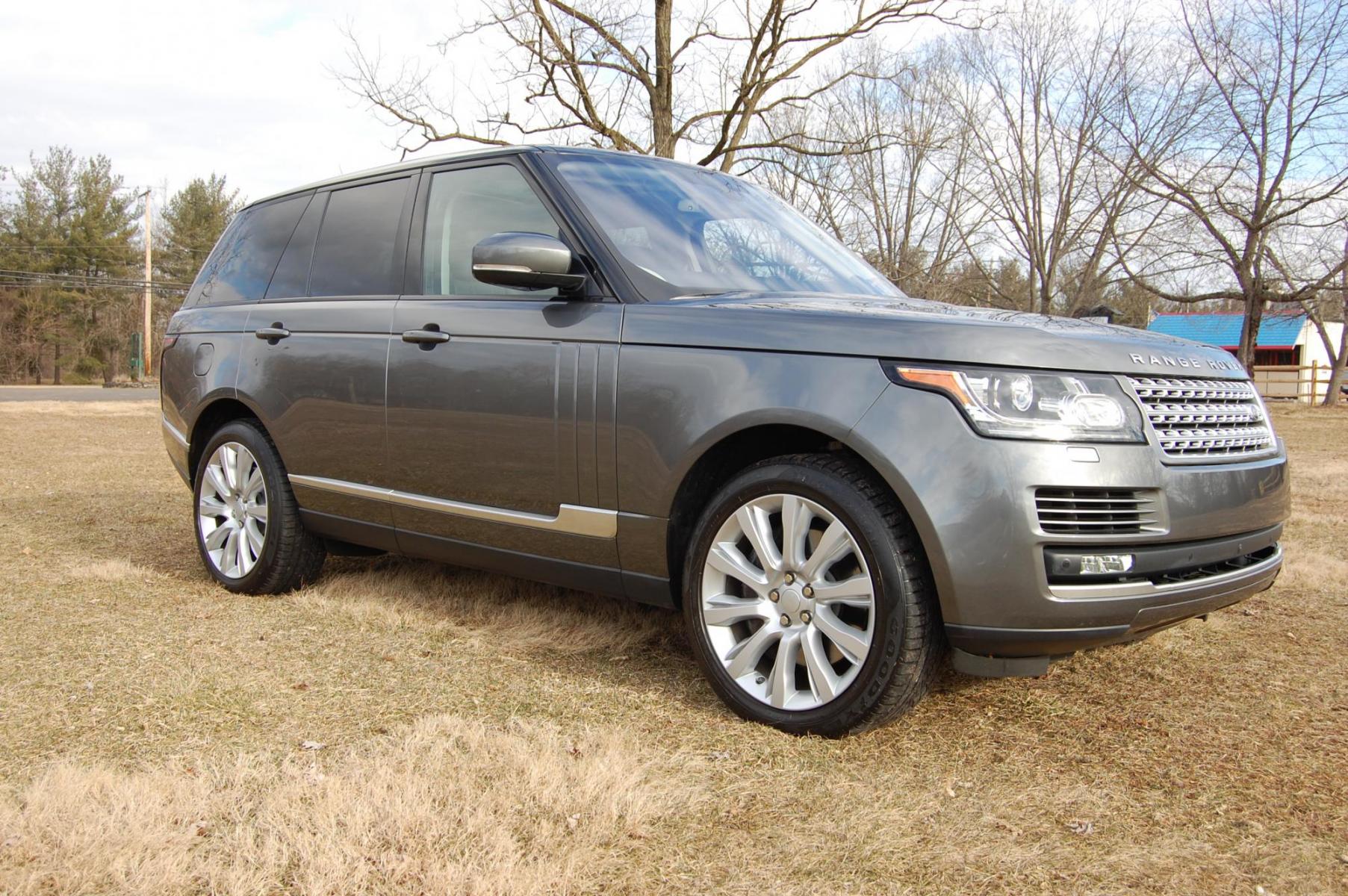 2016 Gray /Black Leather Land Rover Range Rover Supercharged (SALGS2EF6GA) with an 5.0L V8 DOHC 32V SUPERCHARGED engine, 8A transmission, located at 6528 Lower York Road, New Hope, PA, 18938, (215) 862-9555, 40.358707, -74.977882 - Photo #5
