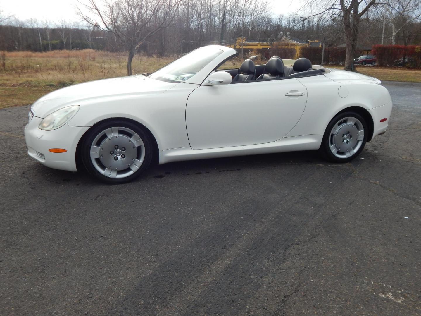 2005 Pearl White /Black leather Lexus SC 430 Convertible (JTHFN48Y650) with an 4.3L V8 DOHC 32V engine, 5-Speed Automatic Overdrive transmission, located at 6528 Lower York Road, New Hope, PA, 18938, (215) 862-9555, 40.358707, -74.977882 - Here for sale is a 2005 Lexus SC430 Convertible. Under the hood is strong running 4.3 liter V8 which puts power to the rear wheels via a smooth shifting automatic transmission. Features include; Black leather upholstery, wood trim, keyless entry, one master key, cruise control, tilt wheel, air co - Photo#2