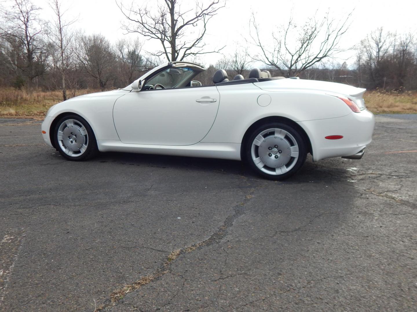 2005 Pearl White /Black leather Lexus SC 430 Convertible (JTHFN48Y650) with an 4.3L V8 DOHC 32V engine, 5-Speed Automatic Overdrive transmission, located at 6528 Lower York Road, New Hope, PA, 18938, (215) 862-9555, 40.358707, -74.977882 - Here for sale is a 2005 Lexus SC430 Convertible. Under the hood is strong running 4.3 liter V8 which puts power to the rear wheels via a smooth shifting automatic transmission. Features include; Black leather upholstery, wood trim, keyless entry, one master key, cruise control, tilt wheel, air co - Photo#1
