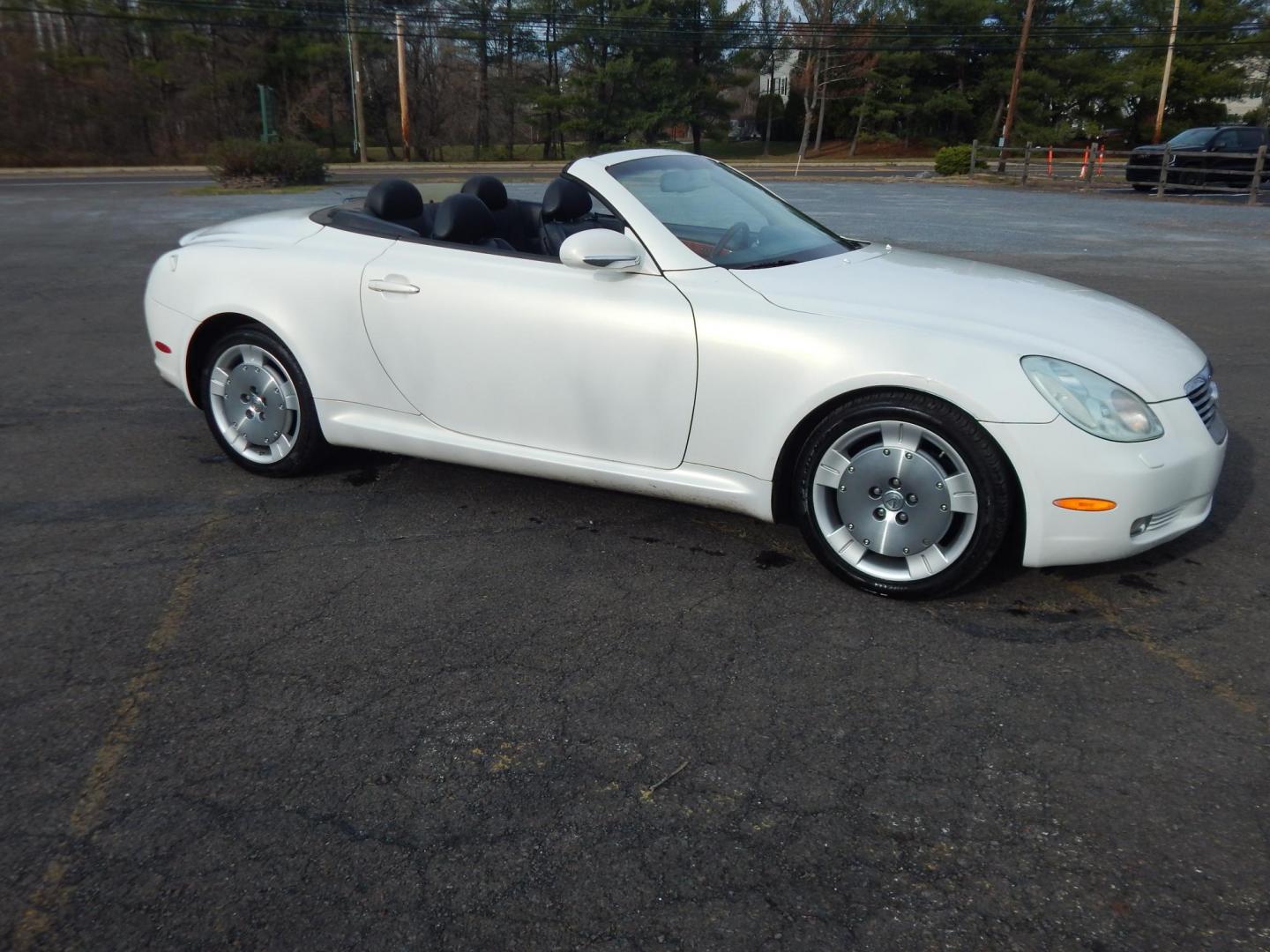 2005 Pearl White /Black leather Lexus SC 430 Convertible (JTHFN48Y650) with an 4.3L V8 DOHC 32V engine, 5-Speed Automatic Overdrive transmission, located at 6528 Lower York Road, New Hope, PA, 18938, (215) 862-9555, 40.358707, -74.977882 - Here for sale is a 2005 Lexus SC430 Convertible. Under the hood is strong running 4.3 liter V8 which puts power to the rear wheels via a smooth shifting automatic transmission. Features include; Black leather upholstery, wood trim, keyless entry, one master key, cruise control, tilt wheel, air co - Photo#4