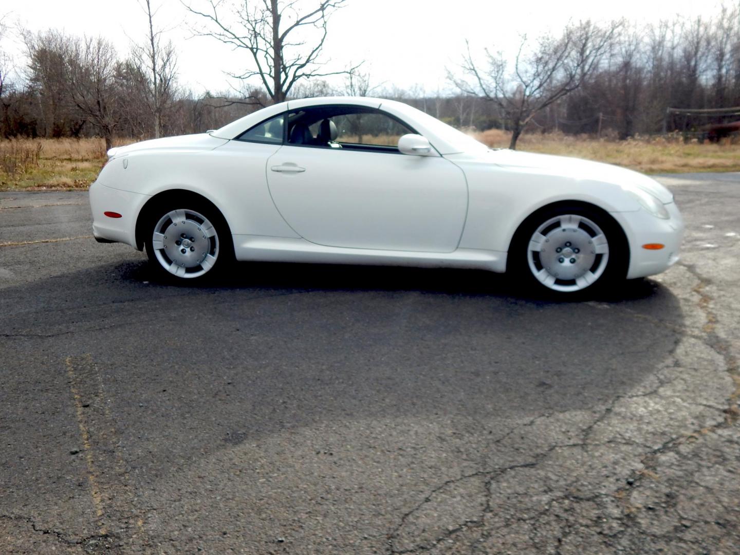 2005 Pearl White /Black leather Lexus SC 430 Convertible (JTHFN48Y650) with an 4.3L V8 DOHC 32V engine, 5-Speed Automatic Overdrive transmission, located at 6528 Lower York Road, New Hope, PA, 18938, (215) 862-9555, 40.358707, -74.977882 - Here for sale is a 2005 Lexus SC430 Convertible. Under the hood is strong running 4.3 liter V8 which puts power to the rear wheels via a smooth shifting automatic transmission. Features include; Black leather upholstery, wood trim, keyless entry, one master key, cruise control, tilt wheel, air co - Photo#8
