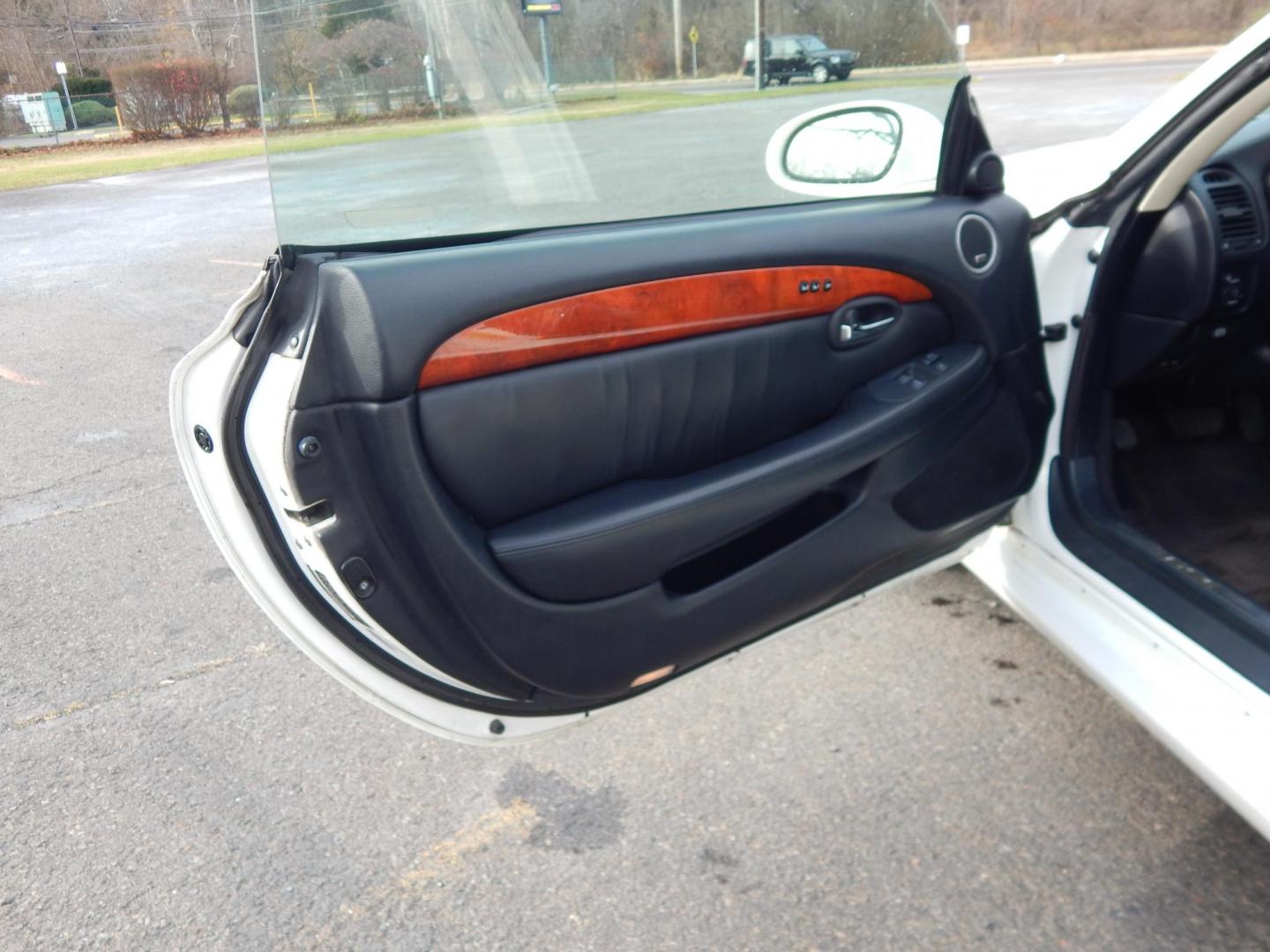 2005 Pearl White /Black leather Lexus SC 430 Convertible (JTHFN48Y650) with an 4.3L V8 DOHC 32V engine, 5-Speed Automatic Overdrive transmission, located at 6528 Lower York Road, New Hope, PA, 18938, (215) 862-9555, 40.358707, -74.977882 - Here for sale is a 2005 Lexus SC430 Convertible. Under the hood is strong running 4.3 liter V8 which puts power to the rear wheels via a smooth shifting automatic transmission. Features include; Black leather upholstery, wood trim, keyless entry, one master key, cruise control, tilt wheel, air co - Photo#12