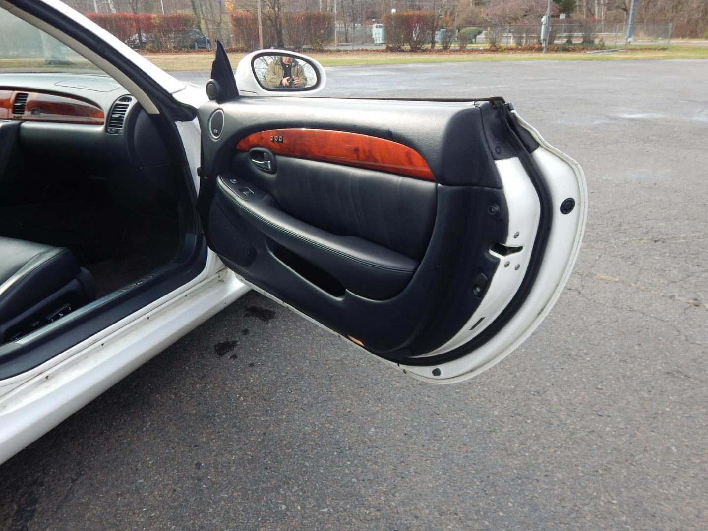 2005 Pearl White /Black leather Lexus SC 430 Convertible (JTHFN48Y650) with an 4.3L V8 DOHC 32V engine, 5-Speed Automatic Overdrive transmission, located at 6528 Lower York Road, New Hope, PA, 18938, (215) 862-9555, 40.358707, -74.977882 - Here for sale is a 2005 Lexus SC430 Convertible. Under the hood is strong running 4.3 liter V8 which puts power to the rear wheels via a smooth shifting automatic transmission. Features include; Black leather upholstery, wood trim, keyless entry, one master key, cruise control, tilt wheel, air co - Photo#15