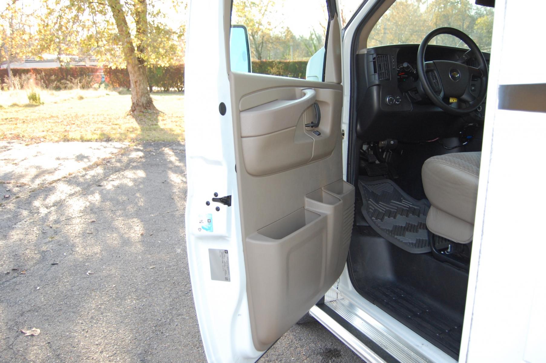 2013 White /Tan Chevrolet Express G4500 (1GB6G5CG5C1) with an 6.0L V8 OHV 16V FFV engine, 6-Speed Automatic transmission, located at 6528 Lower York Road, New Hope, PA, 18938, (215) 862-9555, 40.358707, -74.977882 - Very clean, extra low mileage 2012 Chevrolet Express 4500 dual wheel camper...Coachmen Freelander..slide out dining area, tilt whee, cruise control, climate control, power windows, locks, back up camera, full bath, refrigerator/freezer , vehicle towing package, bed, stove, microwave, 6 good all seas - Photo #19