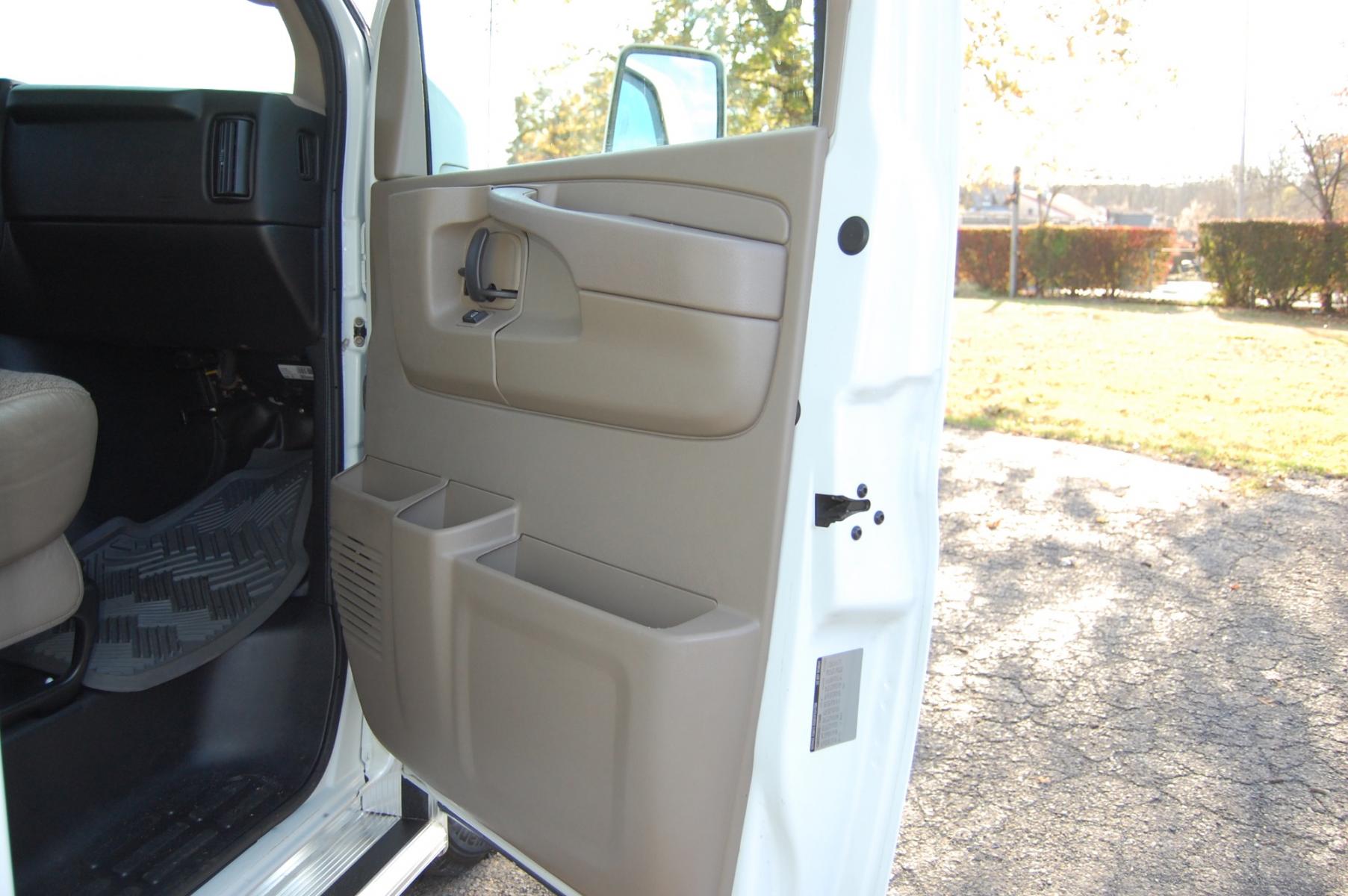 2013 White /Tan Chevrolet Express G4500 (1GB6G5CG5C1) with an 6.0L V8 OHV 16V FFV engine, 6-Speed Automatic transmission, located at 6528 Lower York Road, New Hope, PA, 18938, (215) 862-9555, 40.358707, -74.977882 - Very clean, extra low mileage 2012 Chevrolet Express 4500 dual wheel camper...Coachmen Freelander..slide out dining area, tilt whee, cruise control, climate control, power windows, locks, back up camera, full bath, refrigerator/freezer , vehicle towing package, bed, stove, microwave, 6 good all seas - Photo #20