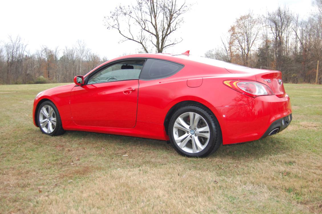 2011 Red /Black cloth Hyundai Genesis Coupe 2.0 Auto (KMHHT6KD5BU) with an 2.0L L4 DOHC 16V TURBO engine, 5-Speed Automatic transmission, located at 6528 Lower York Road, New Hope, PA, 18938, (215) 862-9555, 40.358707, -74.977882 - Photo #2