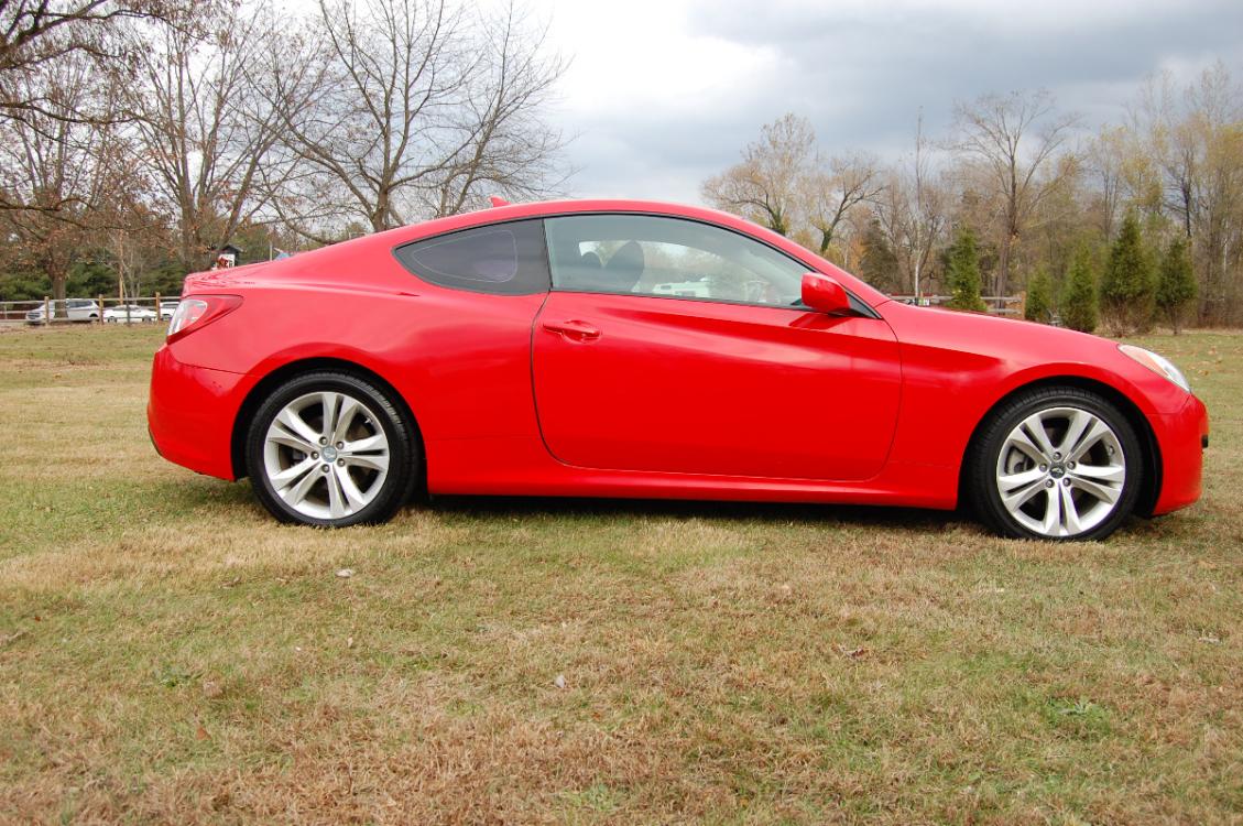 2011 Red /Black cloth Hyundai Genesis Coupe 2.0 Auto (KMHHT6KD5BU) with an 2.0L L4 DOHC 16V TURBO engine, 5-Speed Automatic transmission, located at 6528 Lower York Road, New Hope, PA, 18938, (215) 862-9555, 40.358707, -74.977882 - Photo #4