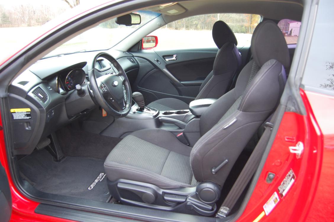2011 Red /Black cloth Hyundai Genesis Coupe 2.0 Auto (KMHHT6KD5BU) with an 2.0L L4 DOHC 16V TURBO engine, 5-Speed Automatic transmission, located at 6528 Lower York Road, New Hope, PA, 18938, (215) 862-9555, 40.358707, -74.977882 - Photo #8