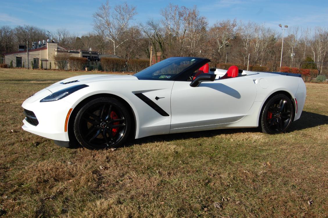 2015 White /Red leather Chevrolet Corvette Stingray Z51 2LT Convertible (1G1YK3D73F5) with an 6.2L V8 engine, 8-Speed Automatic transmission, located at 6528 Lower York Road, New Hope, PA, 18938, (215) 862-9555, 40.358707, -74.977882 - RWD 6.2 Liter V8, Auto Trans, Red Leather Interior, Keyless Entry 2 Master Keys, Cuise / Tilt / AC Power Windows, Power Locks, Power Mirrors, Power Top, AM/FM/SAT/USB/AUX, Bluetooth, Apps, Auto Dimming Mirrors, Power Heated & Cooled Seats, Driver / Passenger Airbags, Navigation, Back Up Camera, Xeno - Photo #4