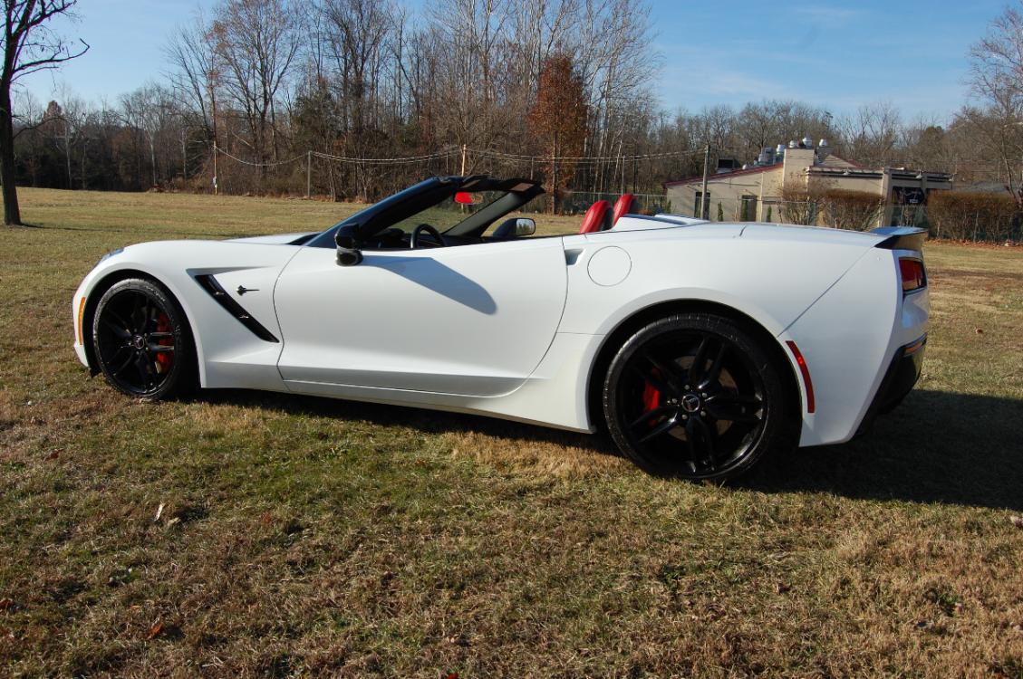2015 White /Red leather Chevrolet Corvette Stingray Z51 2LT Convertible (1G1YK3D73F5) with an 6.2L V8 engine, 8-Speed Automatic transmission, located at 6528 Lower York Road, New Hope, PA, 18938, (215) 862-9555, 40.358707, -74.977882 - RWD 6.2 Liter V8, Auto Trans, Red Leather Interior, Keyless Entry 2 Master Keys, Cuise / Tilt / AC Power Windows, Power Locks, Power Mirrors, Power Top, AM/FM/SAT/USB/AUX, Bluetooth, Apps, Auto Dimming Mirrors, Power Heated & Cooled Seats, Driver / Passenger Airbags, Navigation, Back Up Camera, Xeno - Photo #5