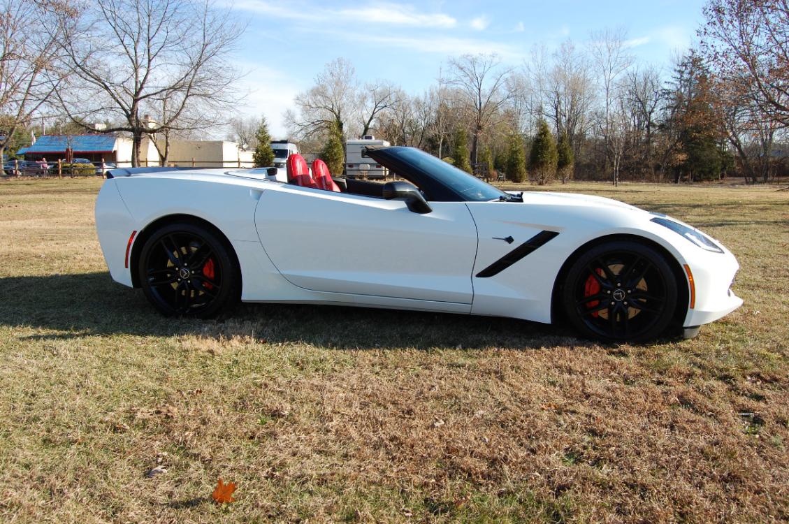 2015 White /Red leather Chevrolet Corvette Stingray Z51 2LT Convertible (1G1YK3D73F5) with an 6.2L V8 engine, 8-Speed Automatic transmission, located at 6528 Lower York Road, New Hope, PA, 18938, (215) 862-9555, 40.358707, -74.977882 - RWD 6.2 Liter V8, Auto Trans, Red Leather Interior, Keyless Entry 2 Master Keys, Cuise / Tilt / AC Power Windows, Power Locks, Power Mirrors, Power Top, AM/FM/SAT/USB/AUX, Bluetooth, Apps, Auto Dimming Mirrors, Power Heated & Cooled Seats, Driver / Passenger Airbags, Navigation, Back Up Camera, Xeno - Photo #6