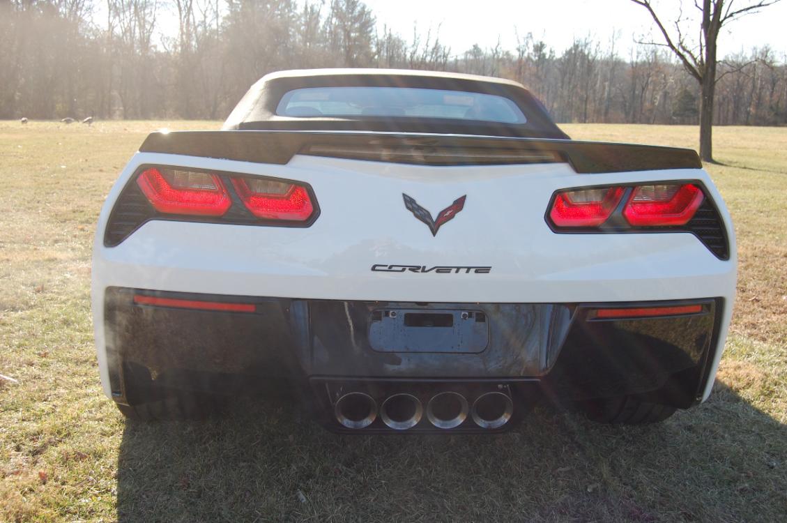 2015 White /Red leather Chevrolet Corvette Stingray Z51 2LT Convertible (1G1YK3D73F5) with an 6.2L V8 engine, 8-Speed Automatic transmission, located at 6528 Lower York Road, New Hope, PA, 18938, (215) 862-9555, 40.358707, -74.977882 - Photo #8