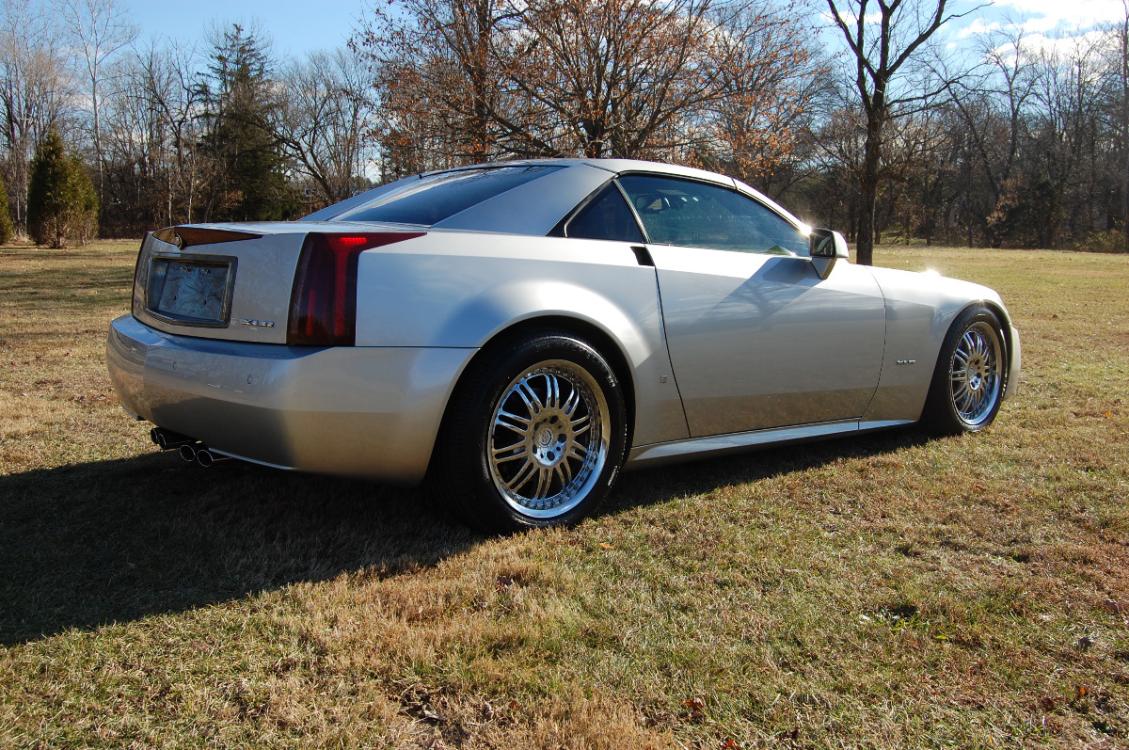 2006 /Beige Leather Cadillac XLR Convertible (1G6YV36A065) with an 4.6L V8 DOHC 24V engine, 5-Speed Automatic Overdrive transmission, located at 6528 Lower York Road, New Hope, PA, 18938, (215) 862-9555, 40.358707, -74.977882 - Photo #5