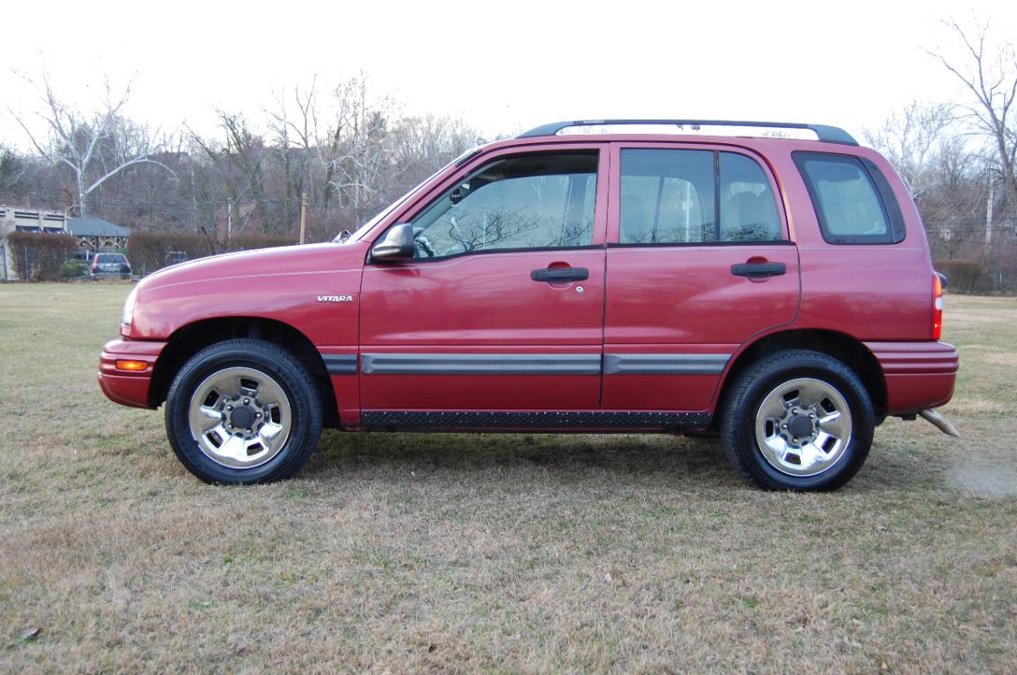 2001 Burgundy /Gray Suzuki Vitara JX 4-Door (2S3TD52V516) with an 2.0L L4 DOHC 16V engine, automatic transmission, located at 6528 Lower York Road, New Hope, PA, 18938, (215) 862-9555, 40.358707, -74.977882 - Photo #1