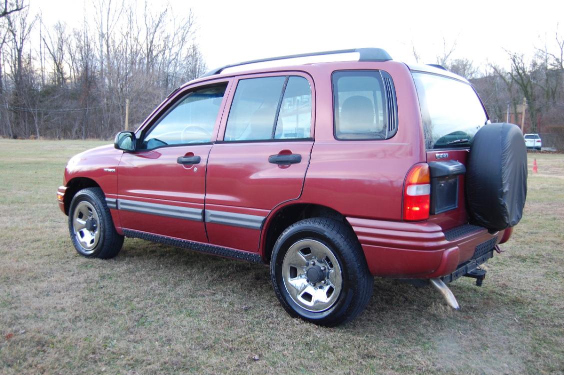 2001 Burgundy /Gray Suzuki Vitara JX 4-Door (2S3TD52V516) with an 2.0L L4 DOHC 16V engine, automatic transmission, located at 6528 Lower York Road, New Hope, PA, 18938, (215) 862-9555, 40.358707, -74.977882 - Photo #2