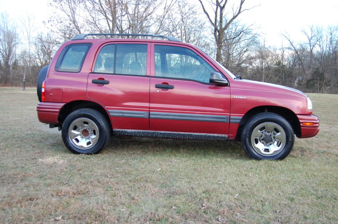 2001 Burgundy /Gray Suzuki Vitara JX 4-Door (2S3TD52V516) with an 2.0L L4 DOHC 16V engine, automatic transmission, located at 6528 Lower York Road, New Hope, PA, 18938, (215) 862-9555, 40.358707, -74.977882 - Photo #4
