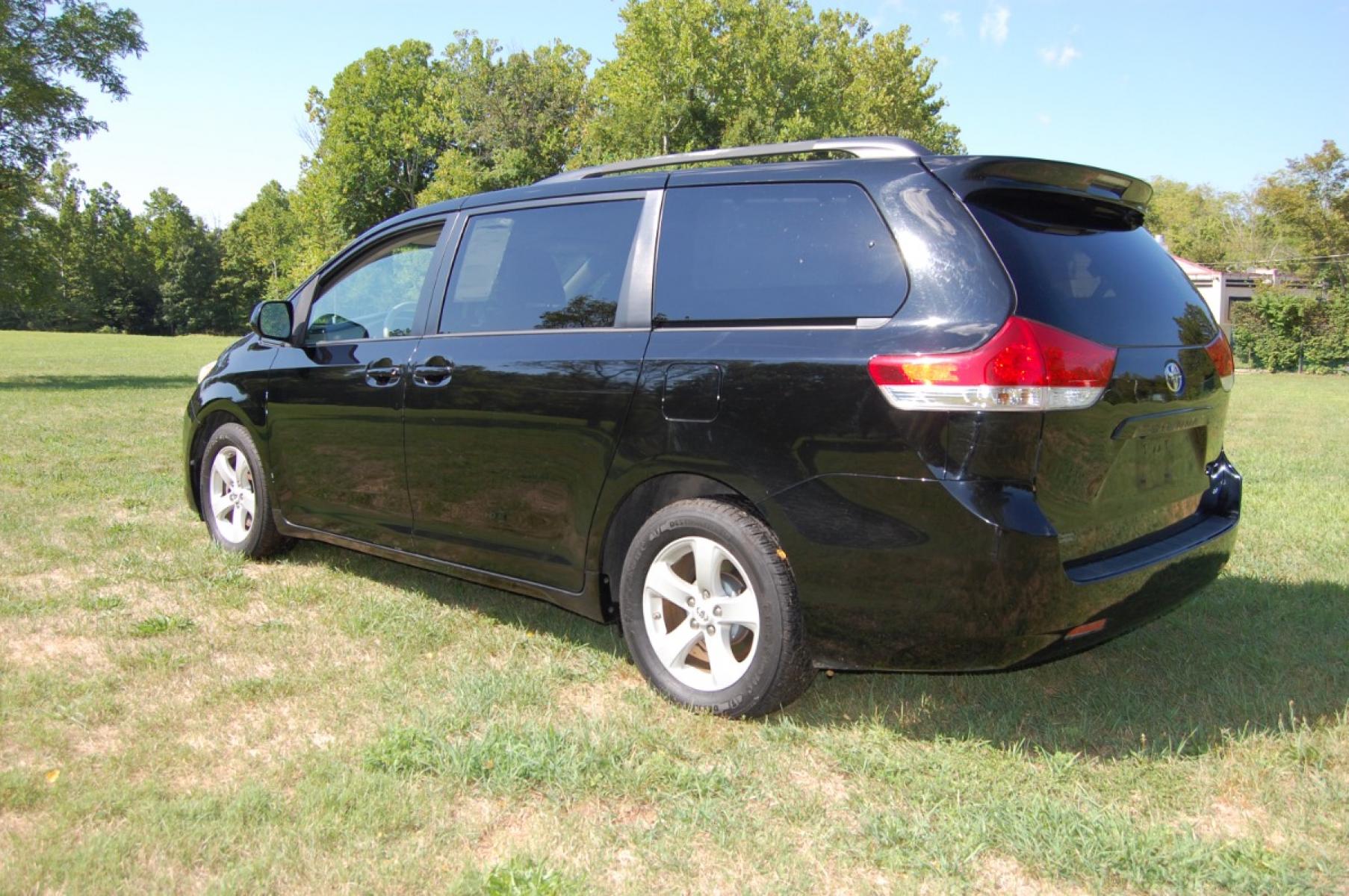 2011 Black /Gray cloth Toyota Sienna LE V6 (5TDKK3DC0BS) with an 3.5L V6 EFI DOHC 24V engine, 5-Speed Automatic transmission, located at 6528 Lower York Road, New Hope, PA, 18938, (215) 862-9555, 40.358707, -74.977882 - Here for sale is a nice 2011 TOYOTA SIENNA LE. Under the hood is a strong running 3.5 liter V6 which puts power to the front wheels via a smooth shifting automatic transmission. Features include; Gray cloth upholstery, keyless entry, 3 keys, one remote, cruise control, tilt wheel, air conditioning - Photo #2