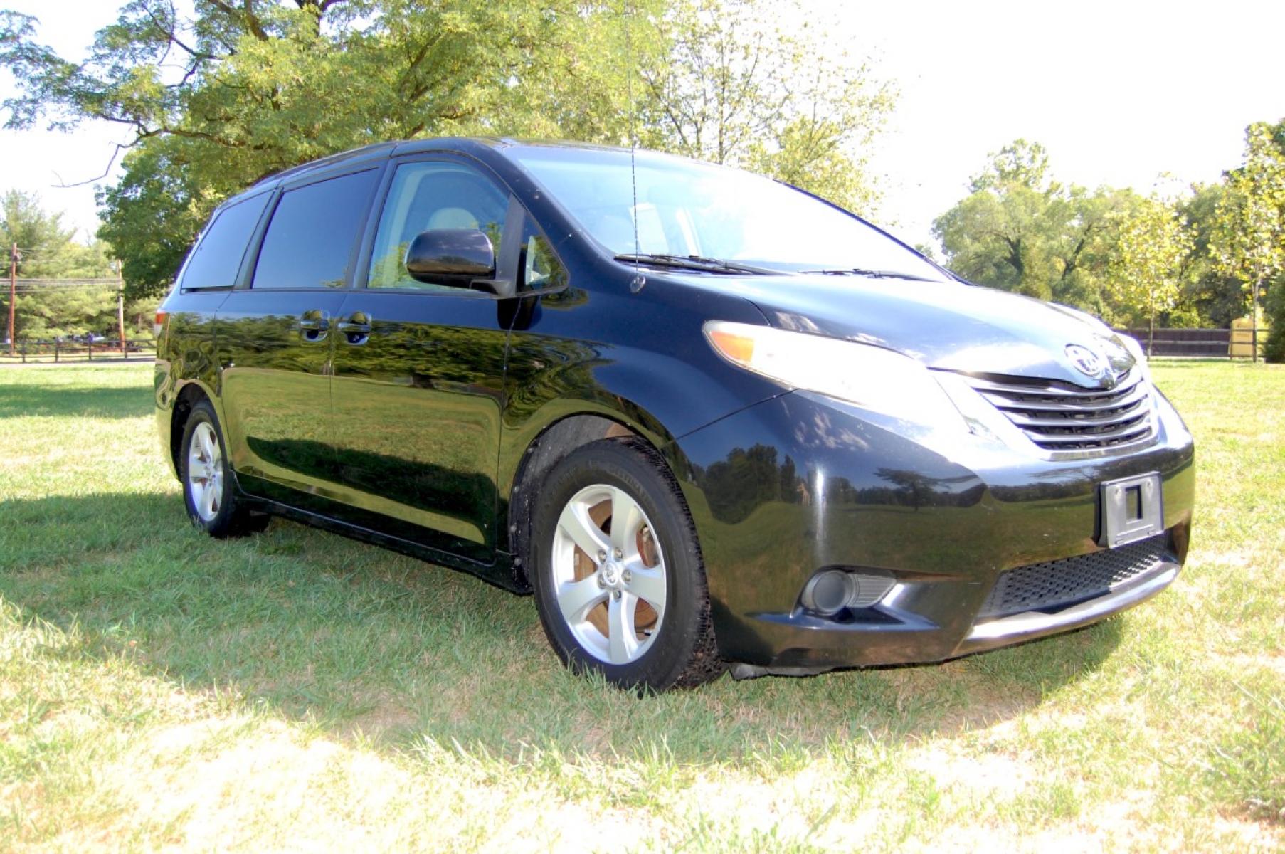 2011 Black /Gray cloth Toyota Sienna LE V6 (5TDKK3DC0BS) with an 3.5L V6 EFI DOHC 24V engine, 5-Speed Automatic transmission, located at 6528 Lower York Road, New Hope, PA, 18938, (215) 862-9555, 40.358707, -74.977882 - Here for sale is a nice 2011 TOYOTA SIENNA LE. Under the hood is a strong running 3.5 liter V6 which puts power to the front wheels via a smooth shifting automatic transmission. Features include; Gray cloth upholstery, keyless entry, 3 keys, one remote, cruise control, tilt wheel, air conditioning - Photo #3