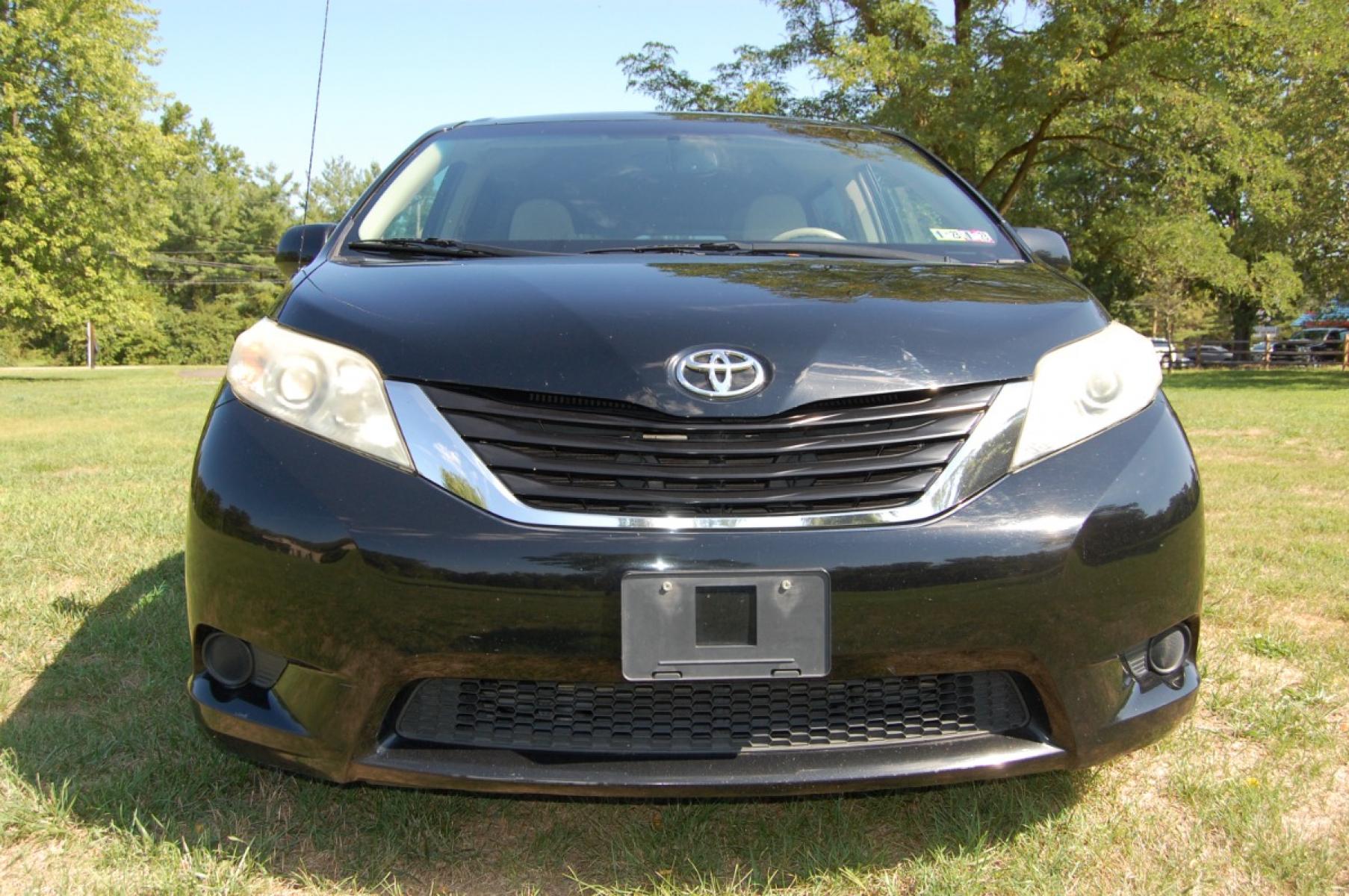 2011 Black /Gray cloth Toyota Sienna LE V6 (5TDKK3DC0BS) with an 3.5L V6 EFI DOHC 24V engine, 5-Speed Automatic transmission, located at 6528 Lower York Road, New Hope, PA, 18938, (215) 862-9555, 40.358707, -74.977882 - Here for sale is a nice 2011 TOYOTA SIENNA LE. Under the hood is a strong running 3.5 liter V6 which puts power to the front wheels via a smooth shifting automatic transmission. Features include; Gray cloth upholstery, keyless entry, 3 keys, one remote, cruise control, tilt wheel, air conditioning - Photo #6