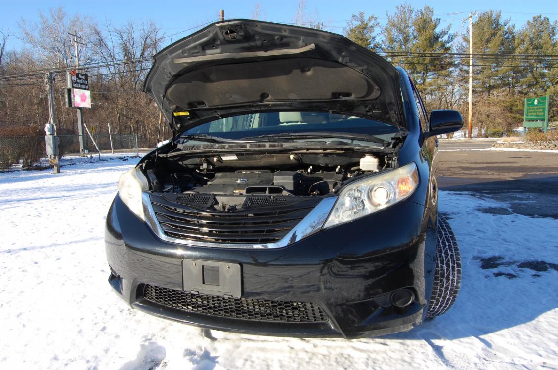 2011 Black /Gray cloth Toyota Sienna LE V6 (5TDKK3DC0BS) with an 3.5L V6 EFI DOHC 24V engine, 5-Speed Automatic transmission, located at 6528 Lower York Road, New Hope, PA, 18938, (215) 862-9555, 40.358707, -74.977882 - Here for sale is a nice 2011 TOYOTA SIENNA LE. Under the hood is a strong running 3.5 liter V6 which puts power to the front wheels via a smooth shifting automatic transmission. Features include; Gray cloth upholstery, keyless entry, 3 keys, one remote, cruise control, tilt wheel, air conditioning - Photo #8