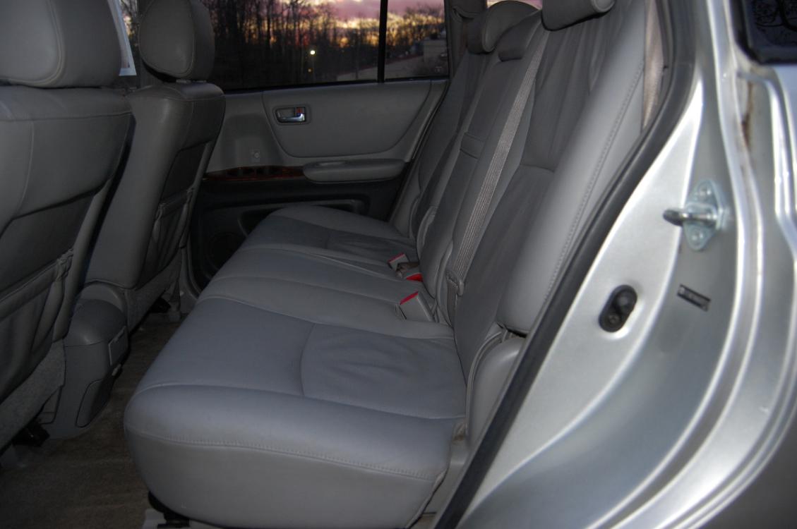 2006 Silver /Gray Leather Toyota Highlander Hybrid Limited (JTEEW21AX60) with an 3.3L V6 DOHC 24V HYBRID engine, Automatic CVT transmission, located at 6528 Lower York Road, New Hope, PA, 18938, (215) 862-9555, 40.358707, -74.977882 - Photo #15