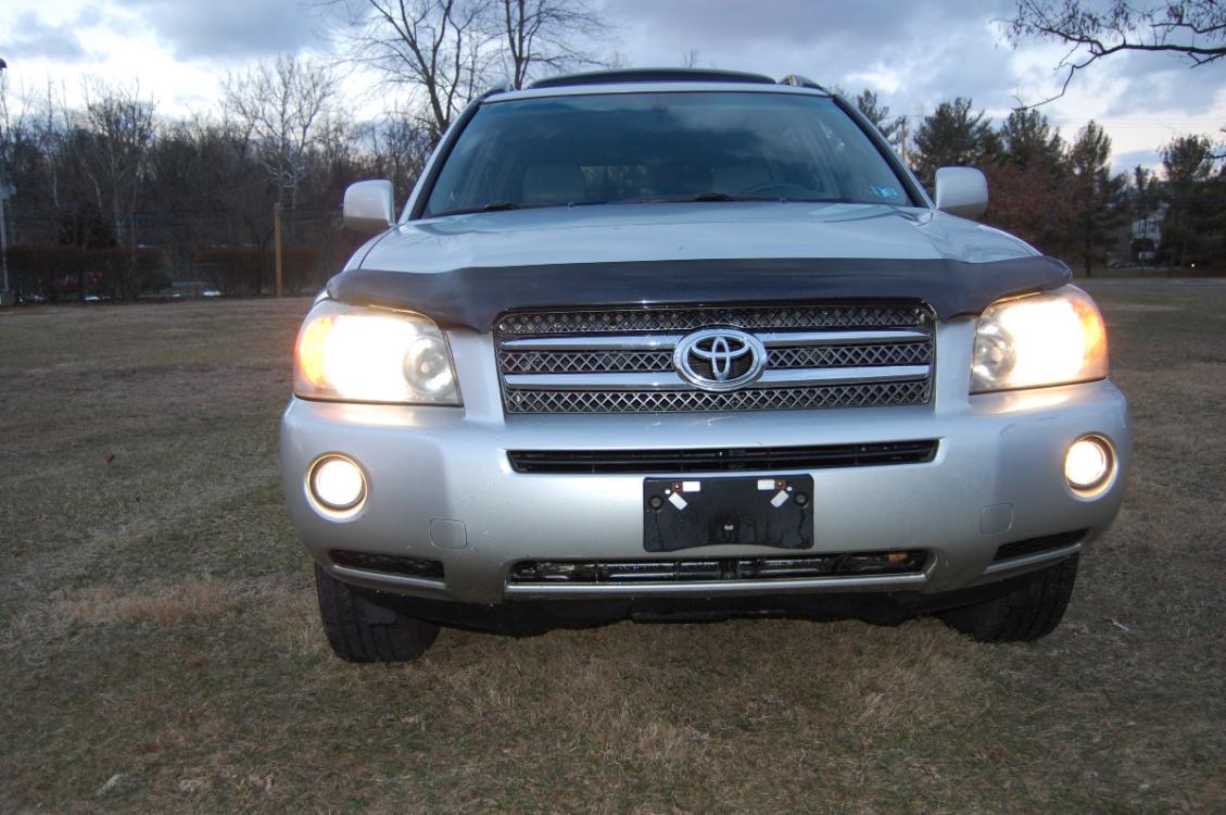 2006 Silver /Gray Leather Toyota Highlander Hybrid Limited (JTEEW21AX60) with an 3.3L V6 DOHC 24V HYBRID engine, Automatic CVT transmission, located at 6528 Lower York Road, New Hope, PA, 18938, (215) 862-9555, 40.358707, -74.977882 - Photo #6