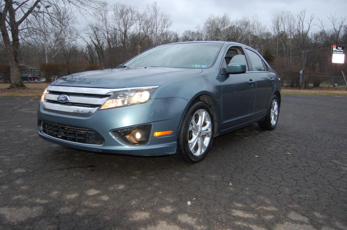 2012 Blue /Black Ford Fusion SE (3FAHP0HA5CR) with an 2.5L L4 DOHC 16V engine, Automatic transmission, located at 6528 Lower York Road, New Hope, PA, 18938, (215) 862-9555, 40.358707, -74.977882 - Photo #4