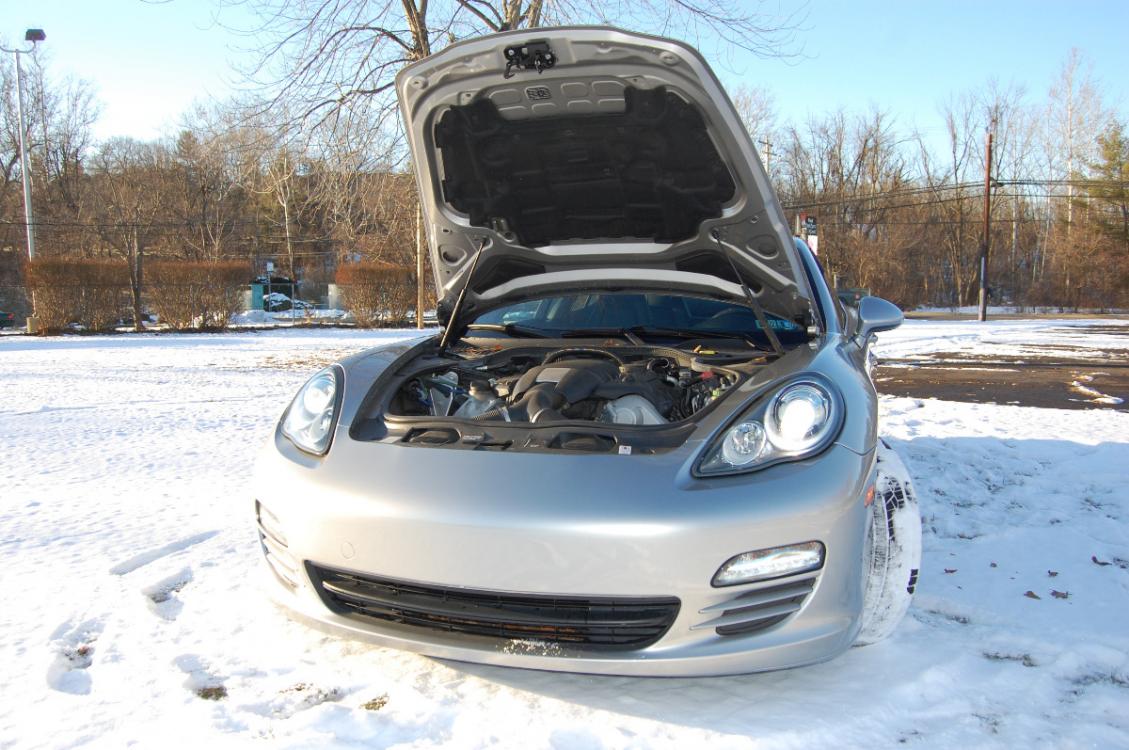 2011 Silver /Black leather Porsche Panamera 4 4 (WP0AA2A72BL) with an 3.6 liter V6 engine, Automatic transmission, located at 6528 Lower York Road, New Hope, PA, 18938, (215) 862-9555, 40.358707, -74.977882 - Photo #9
